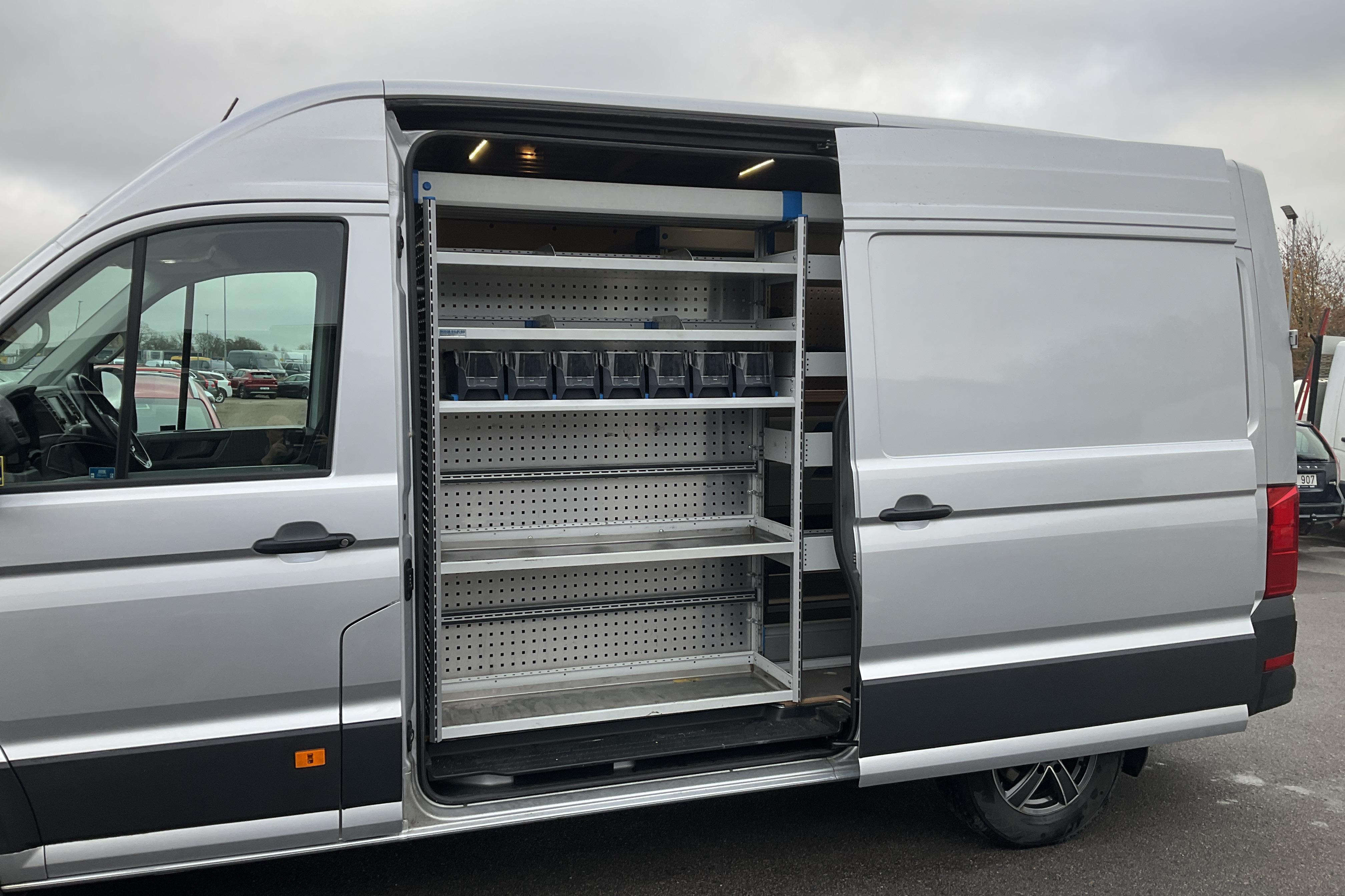 VW Crafter 35 2.0 TDI Skåp (177hk) - 162 190 km - Automatyczna - srebro - 2019