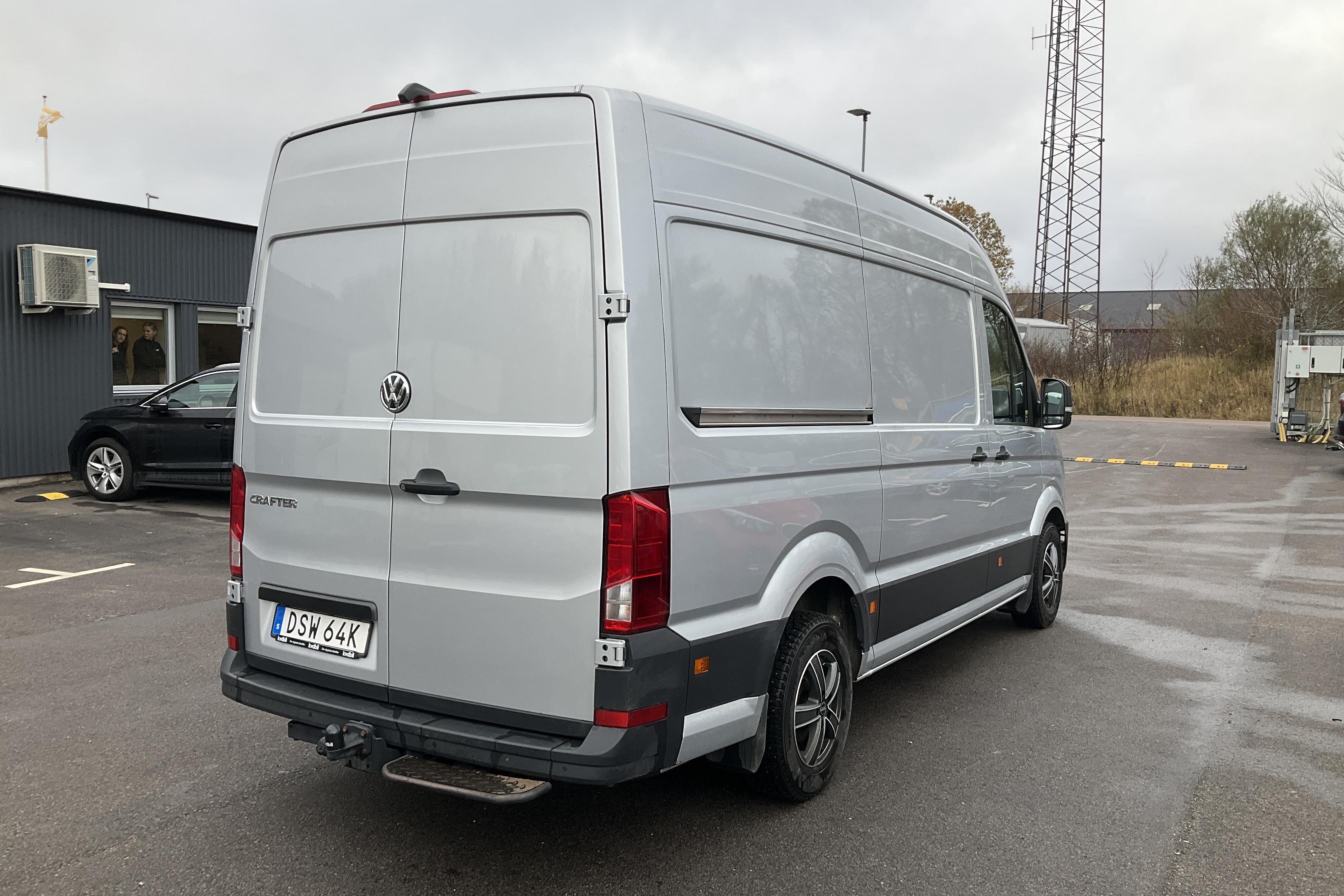 VW Crafter 35 2.0 TDI Skåp (177hk) - 162 190 km - Automatyczna - srebro - 2019