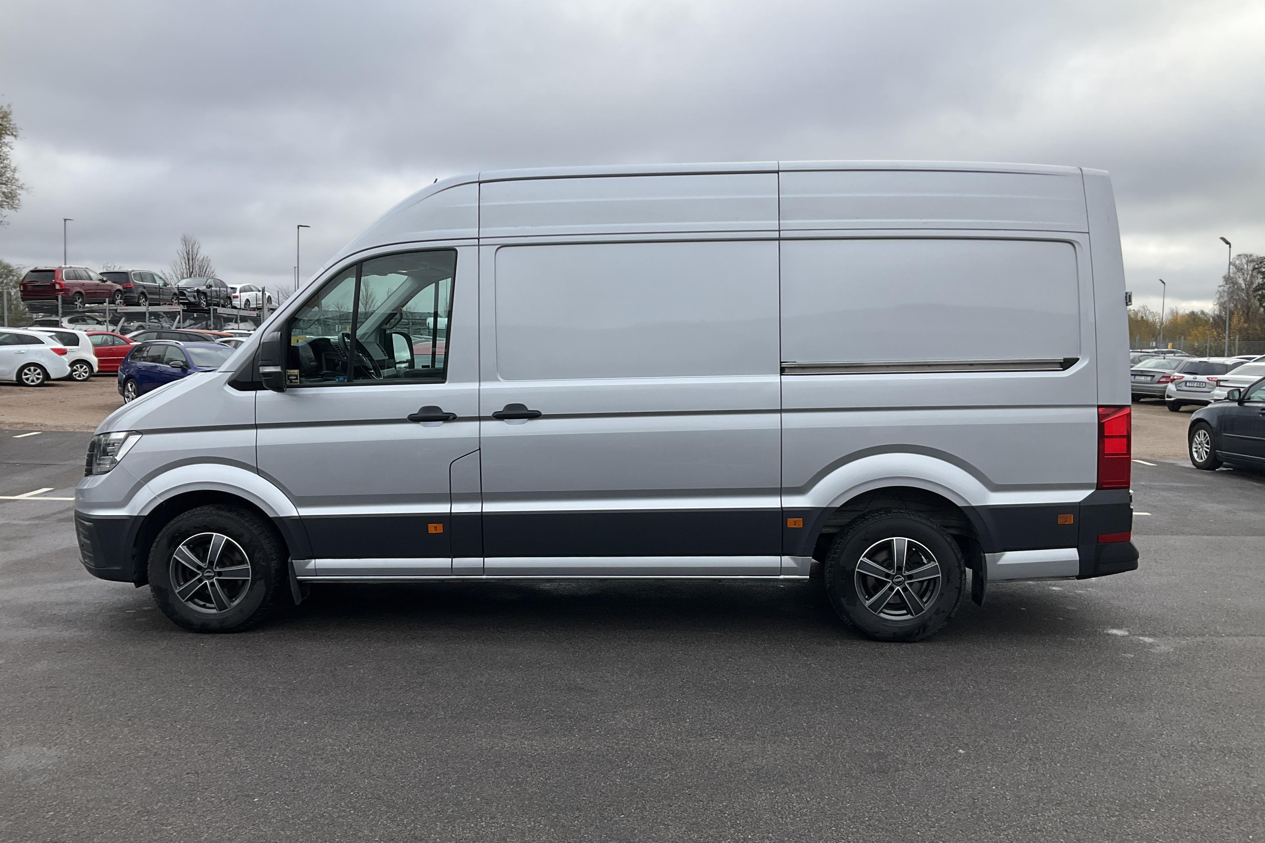 VW Crafter 35 2.0 TDI Skåp (177hk) - 162 190 km - Automatyczna - srebro - 2019