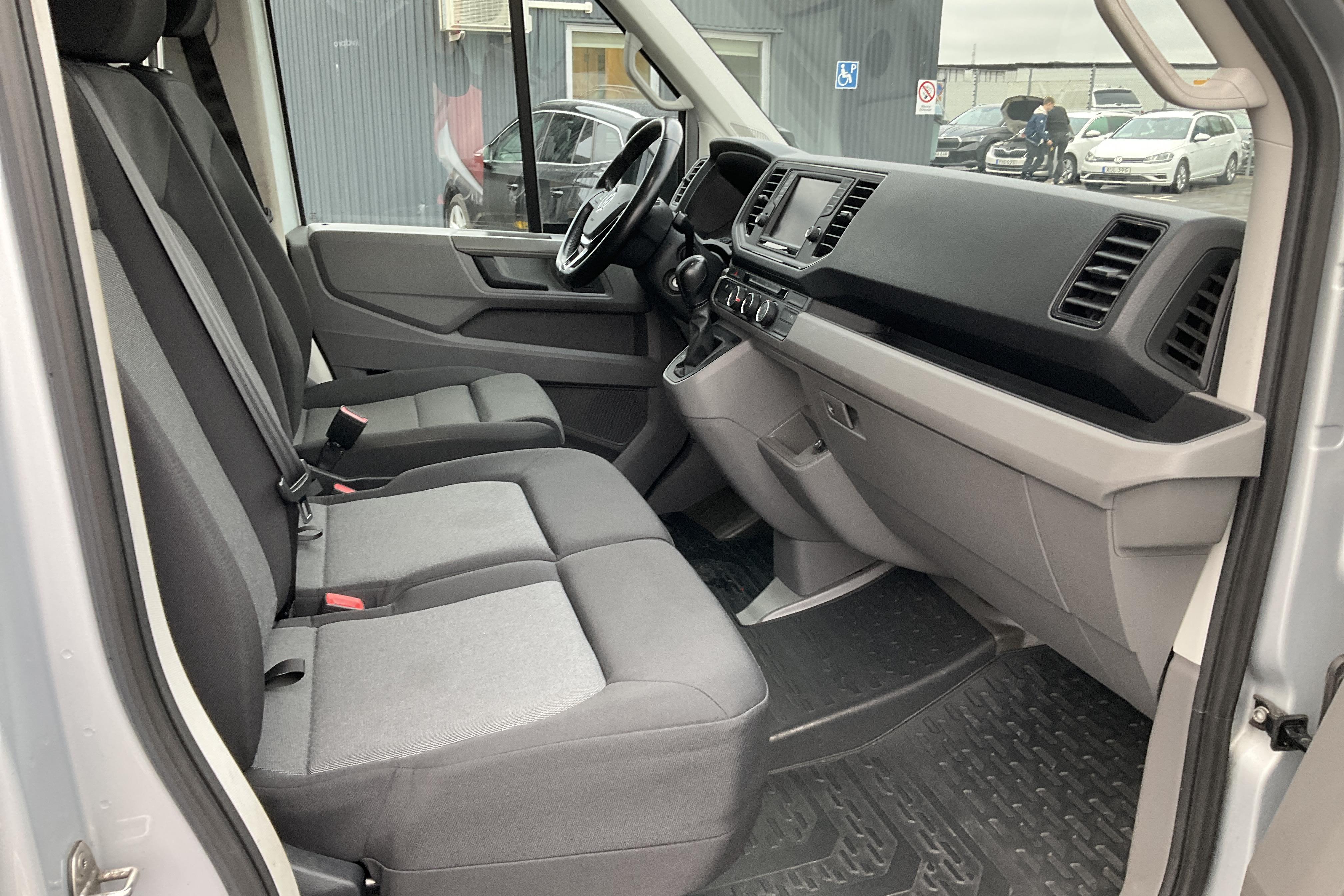 VW Crafter 35 2.0 TDI Skåp (177hk) - 162 190 km - Automatyczna - srebro - 2019