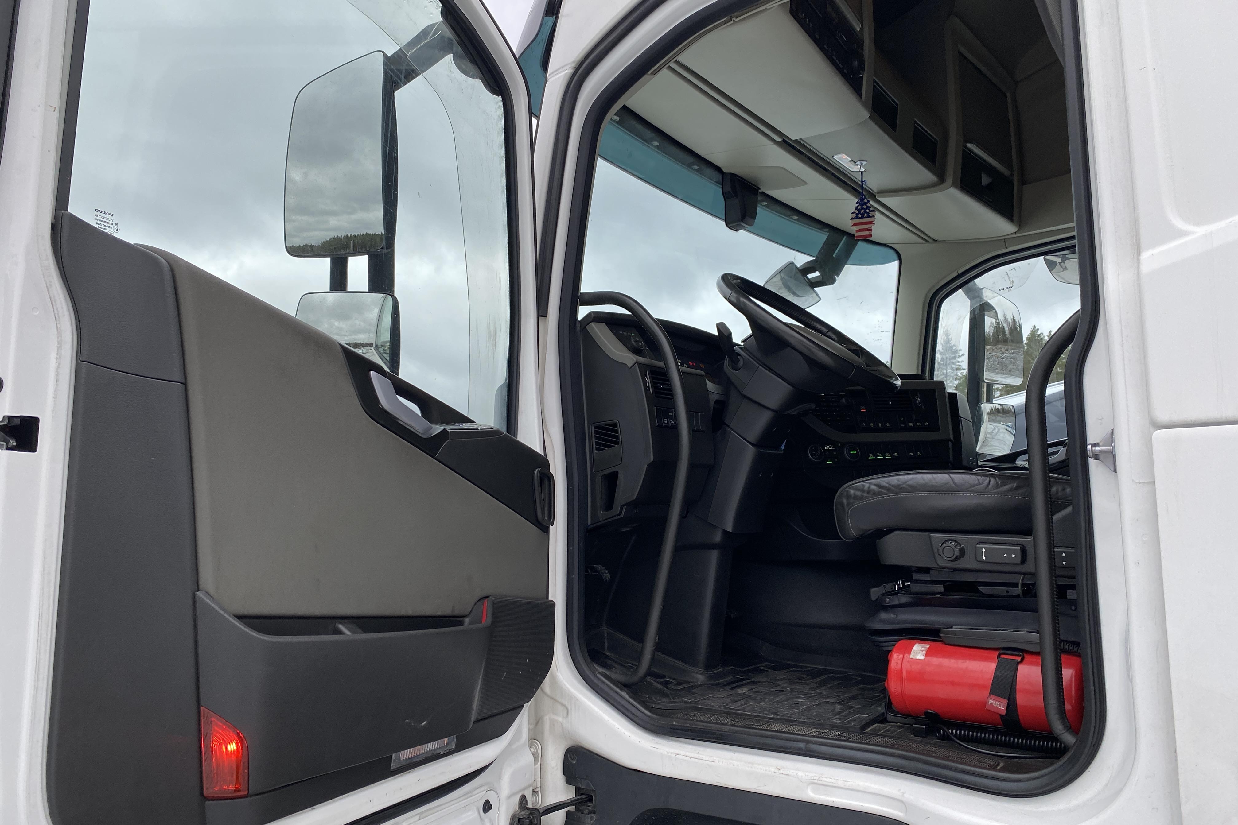 Volvo FH 62 TT - 505 880 km - Automaatne - valge - 2019