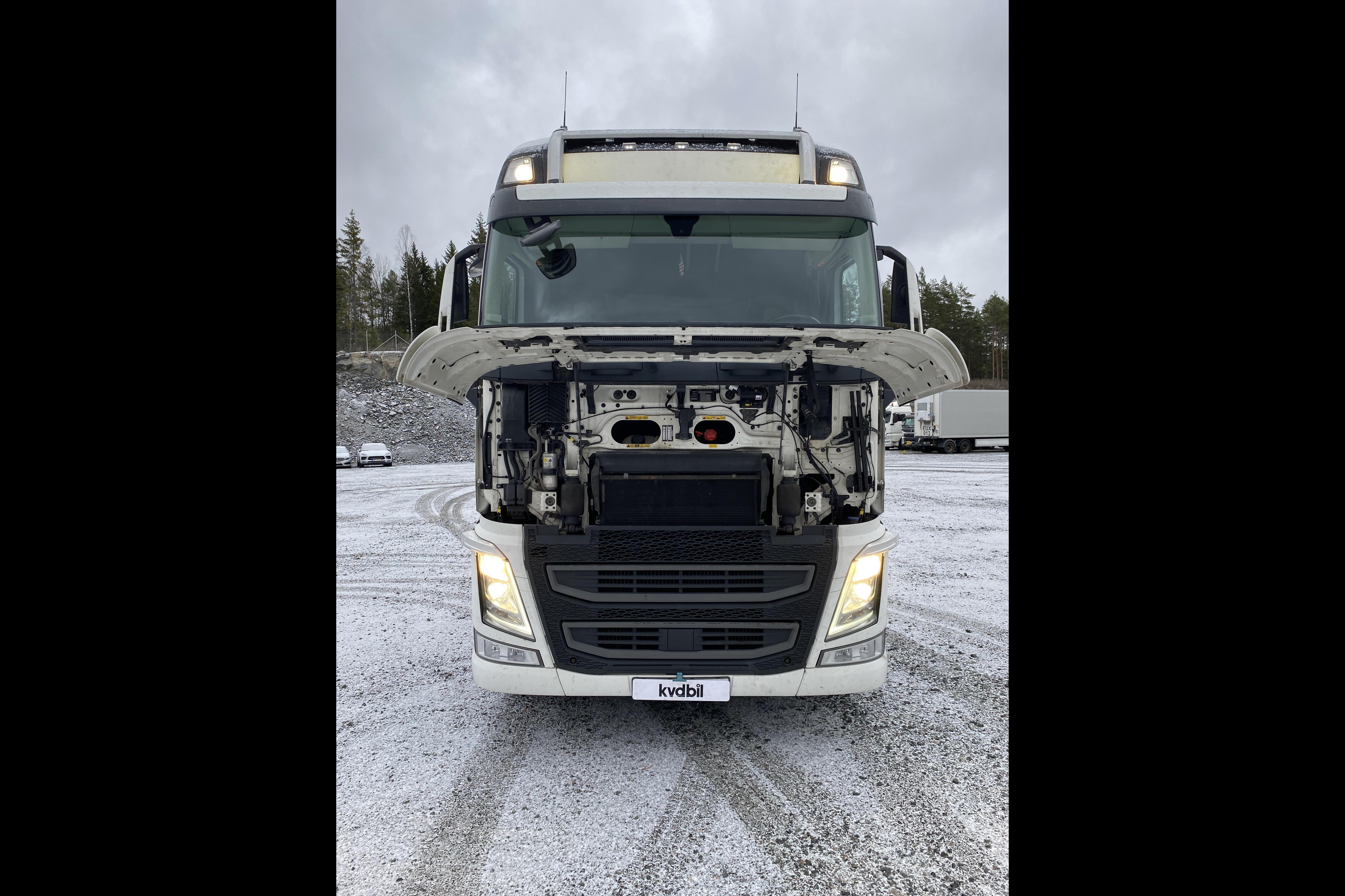 Volvo FH 62 TT - 505 880 km - Automaatne - valge - 2019