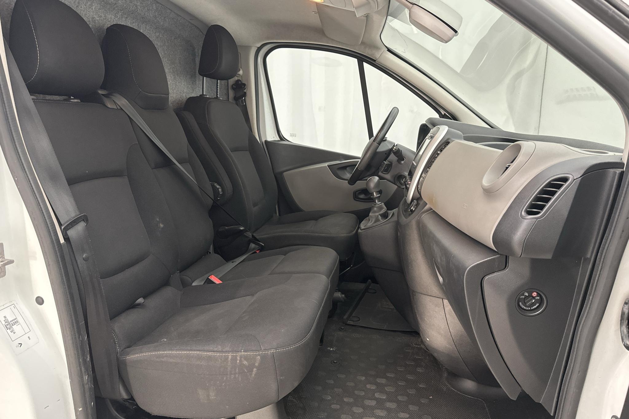 Renault Trafic 1.6 dCi Skåp (125hk) - 131 120 km - Käsitsi - valge - 2018