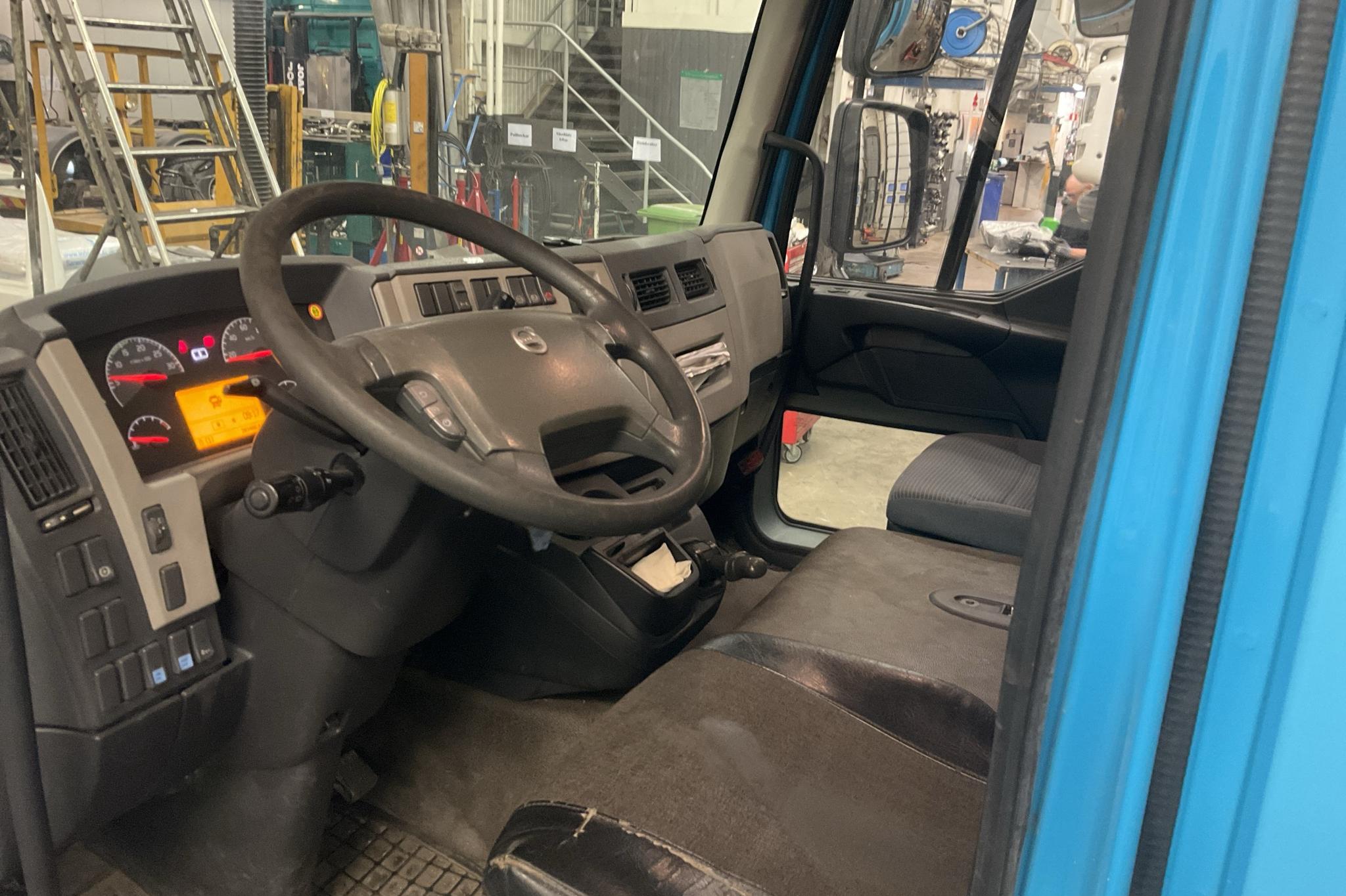 Volvo FL240 - 283 486 km - Automatyczna - Light Blue - 2014