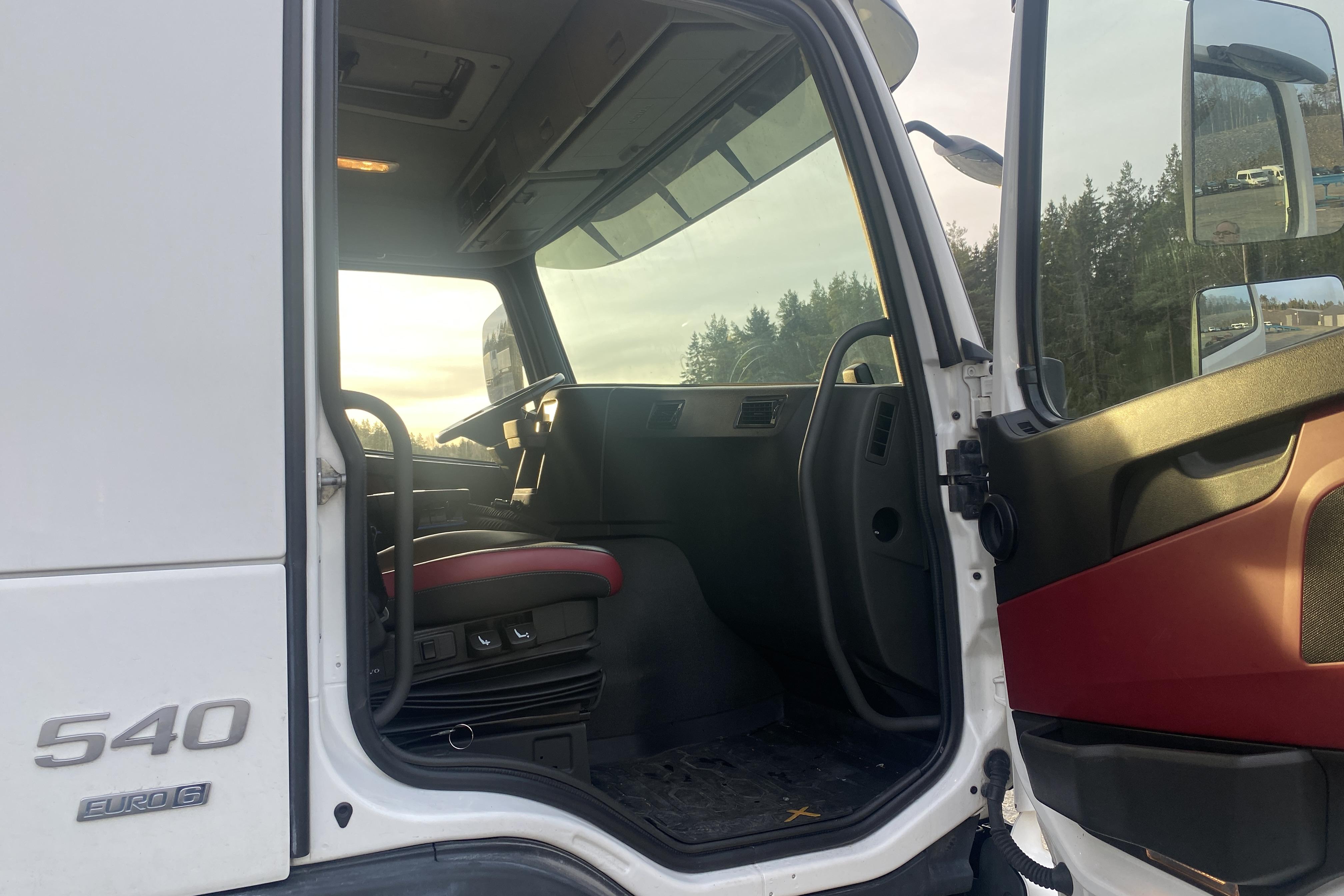 Volvo FMX540 - 376 885 km - Automat - vit - 2016