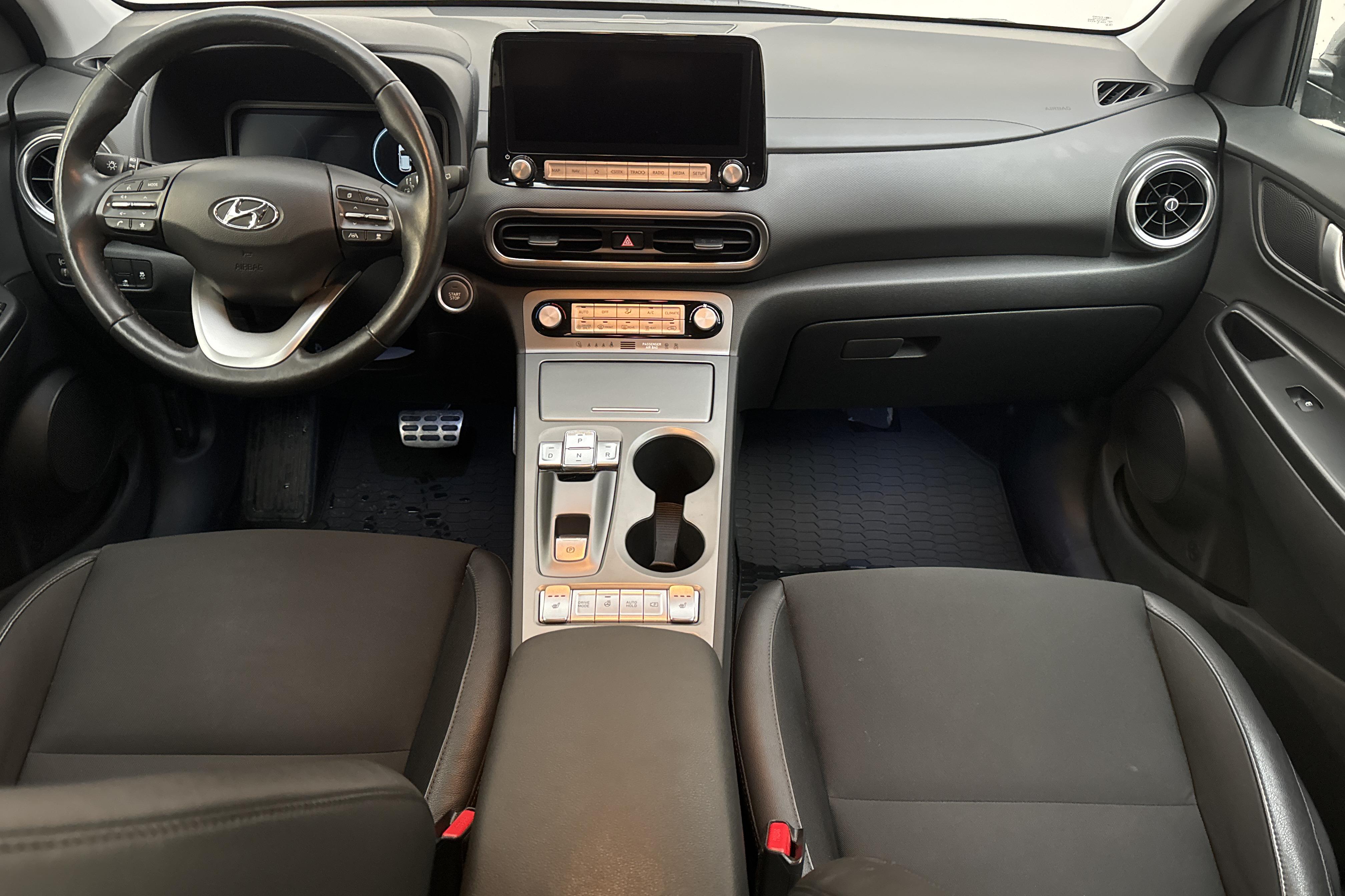 Hyundai Kona Electric 64kWh (204hk) - 4 908 mil - Automat - svart - 2021