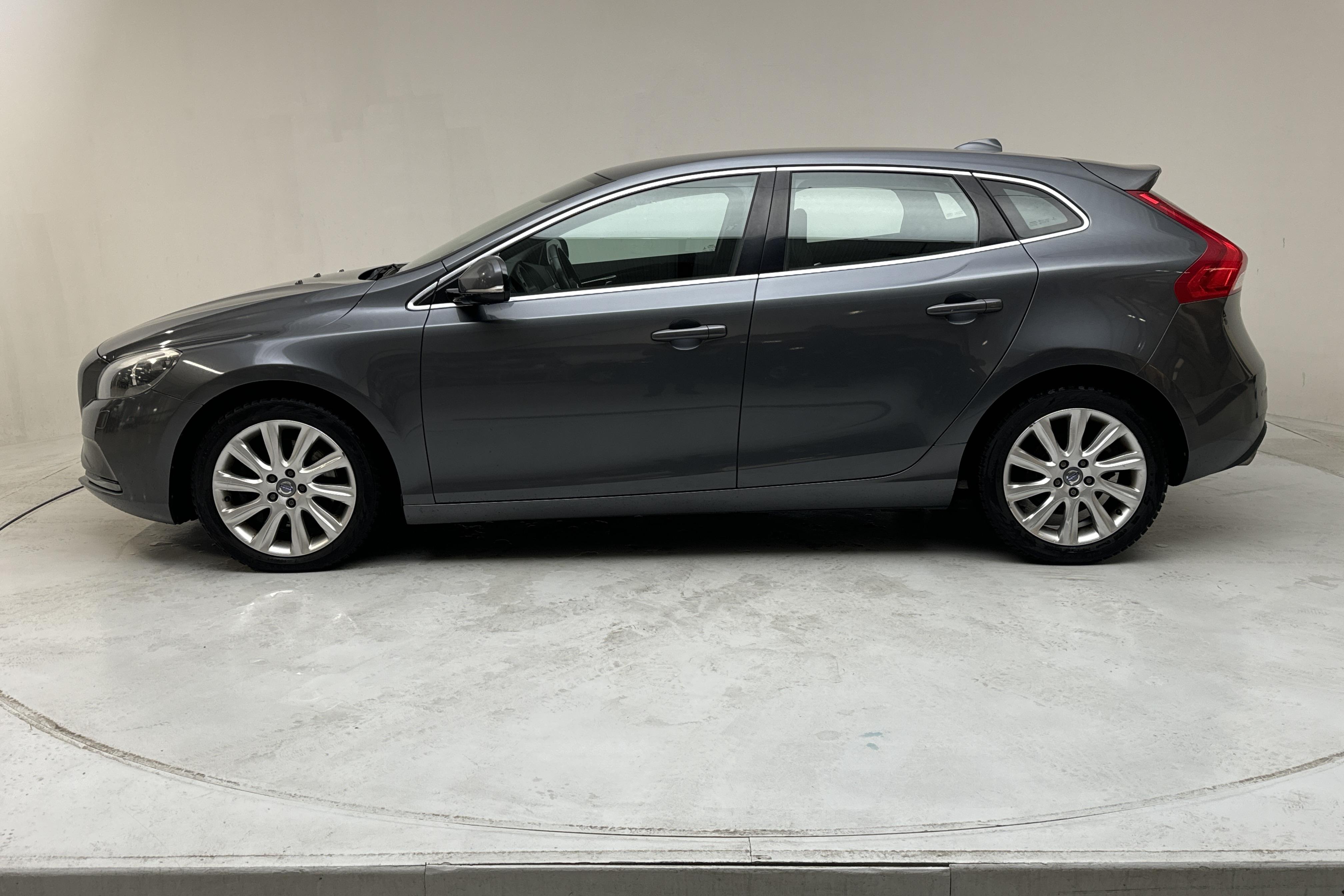 Volvo V40 D3 (150hk) - 153 260 km - Manual - gray - 2013