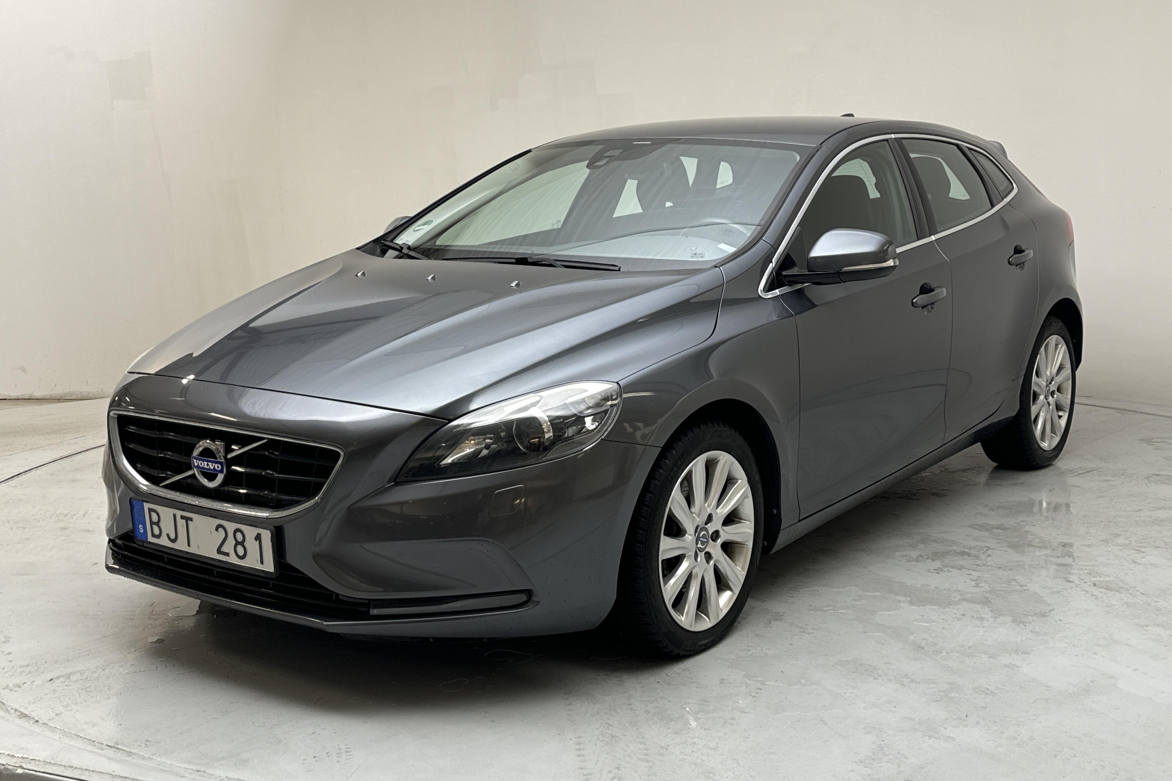 Volvo V40 D3 (150hk) - 153 260 km - Manual - gray - 2013