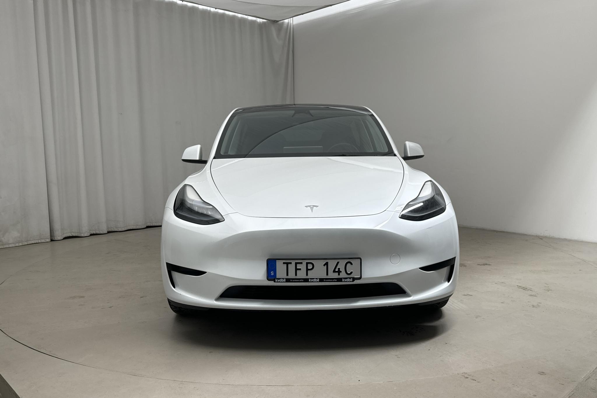 Tesla Model Y Standard Range RWD - 4 061 mil - Automat - vit - 2023