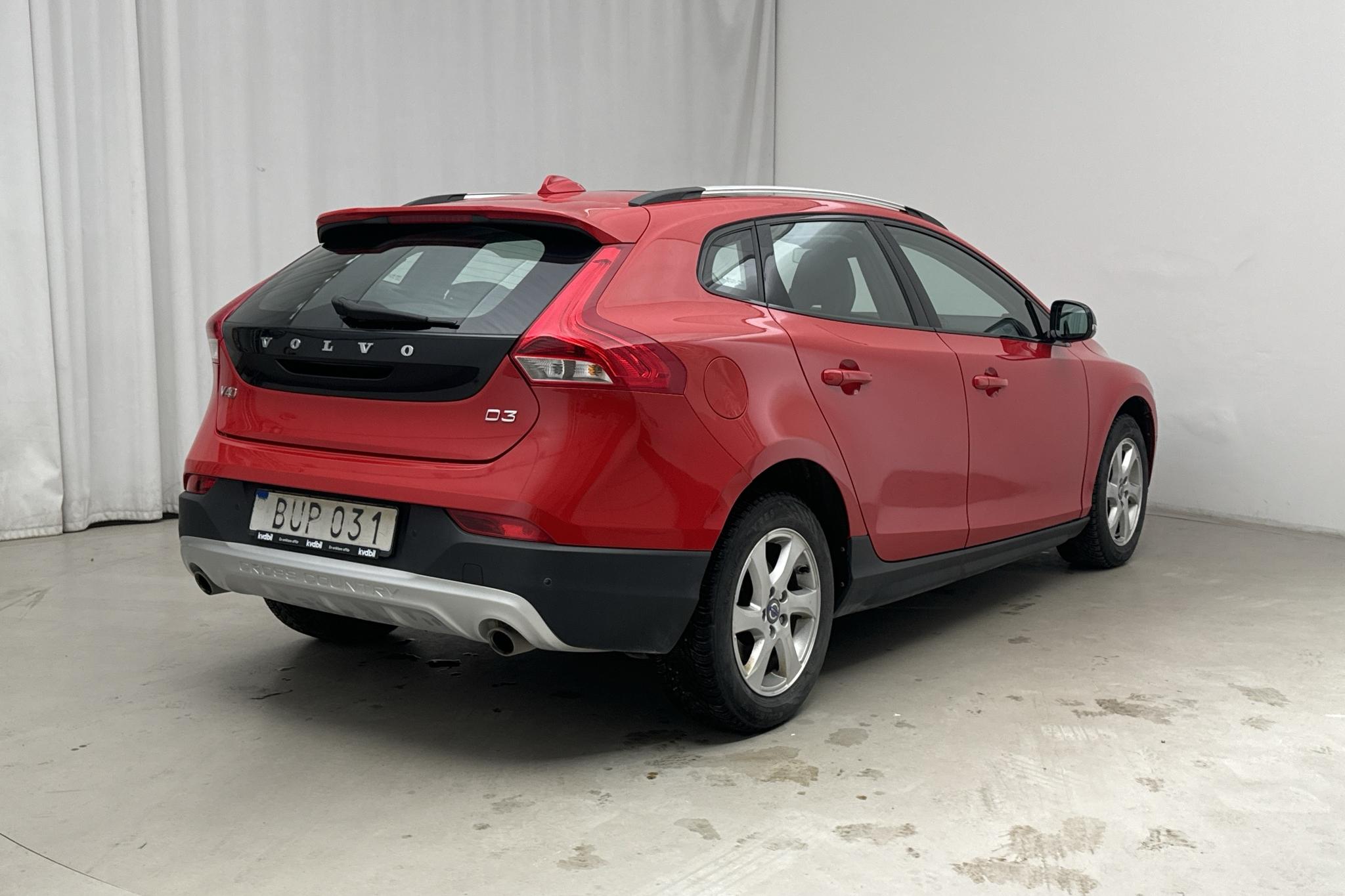 Volvo V40 Cross Country D3 (150hk) - 13 113 mil - Automat - röd - 2014