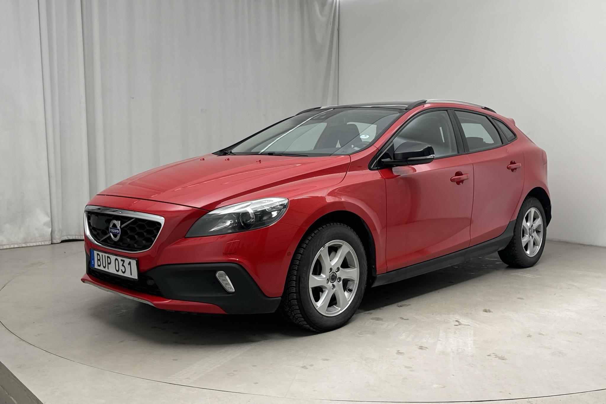 Volvo V40 Cross Country D3 (150hk) - 13 113 mil - Automat - röd - 2014