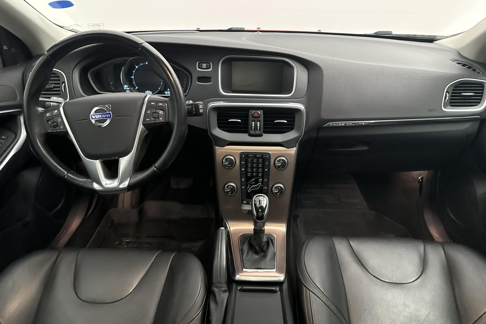 Volvo V40 Cross Country D3 (150hk) - 13 113 mil - Automat - röd - 2014