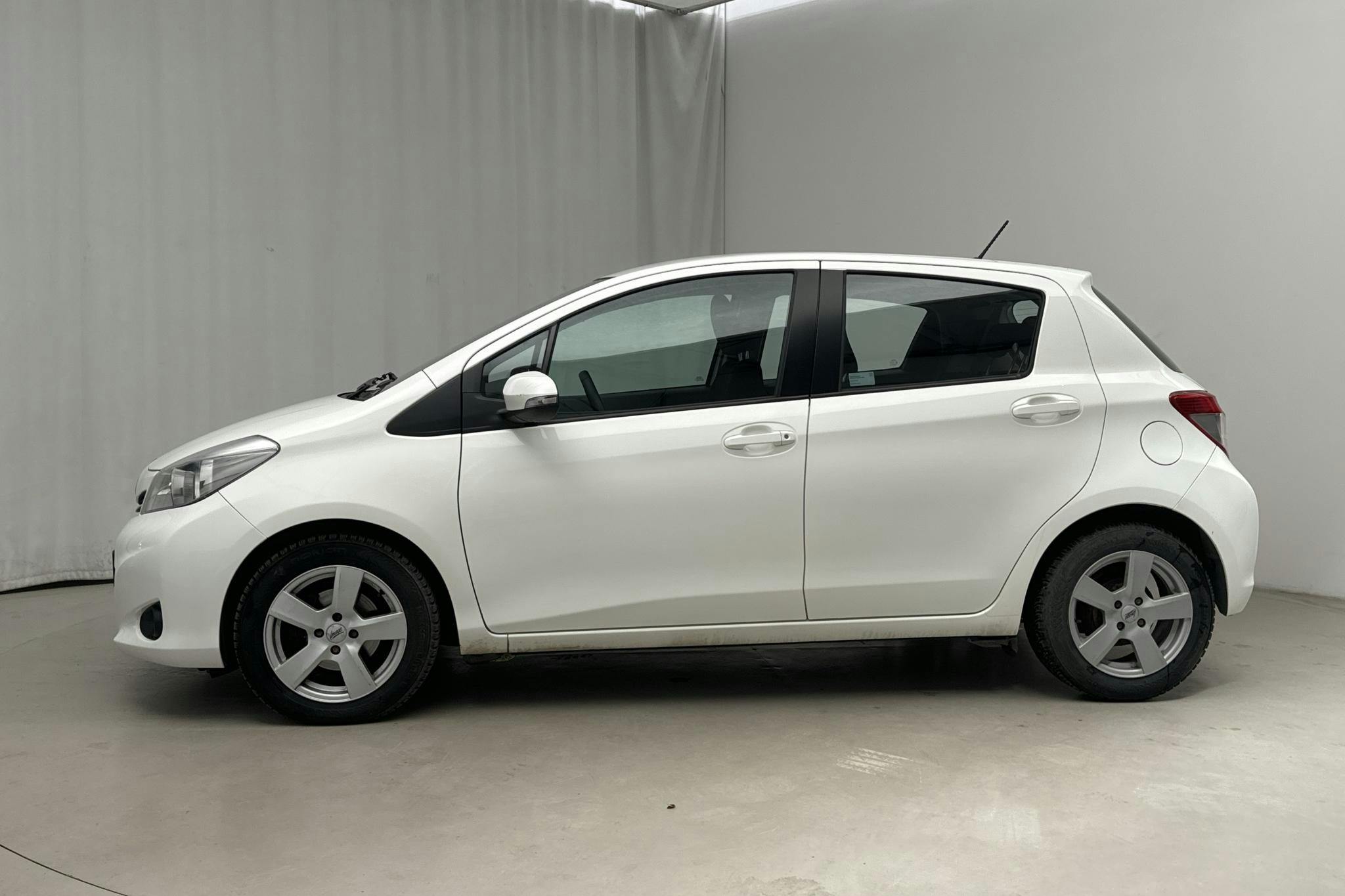 Toyota Yaris 1.4 D-4D 5dr (90hk) - 109 940 km - Manuaalinen - valkoinen - 2012