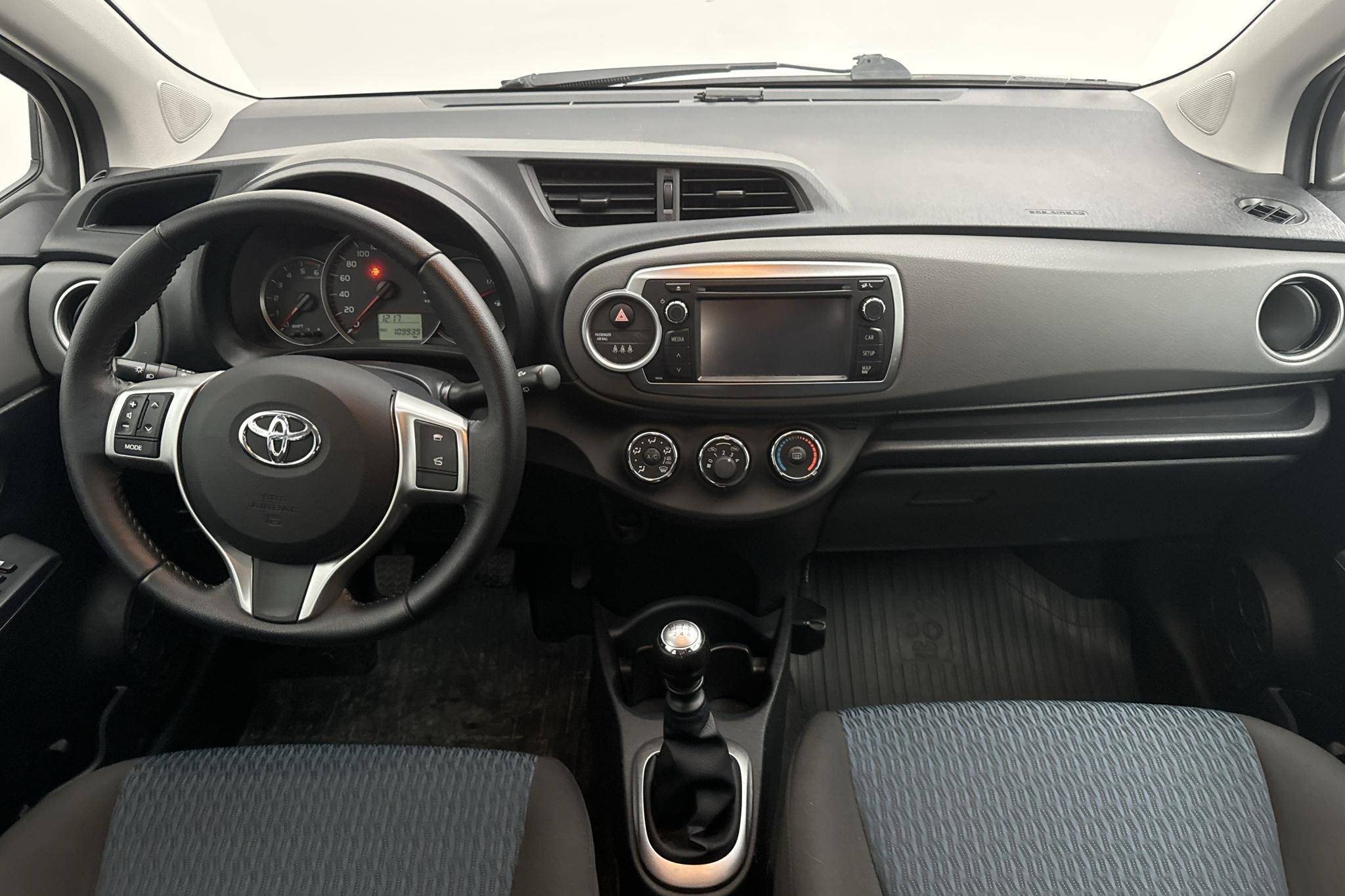 Toyota Yaris 1.4 D-4D 5dr (90hk) - 109 940 km - Manuaalinen - valkoinen - 2012