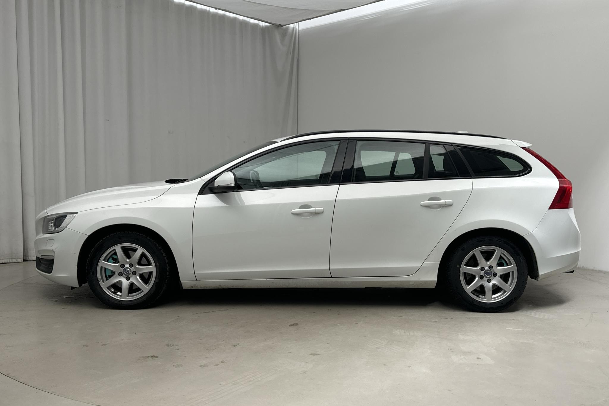 Volvo V60 D3 (150hk) - 16 490 mil - Automat - vit - 2018