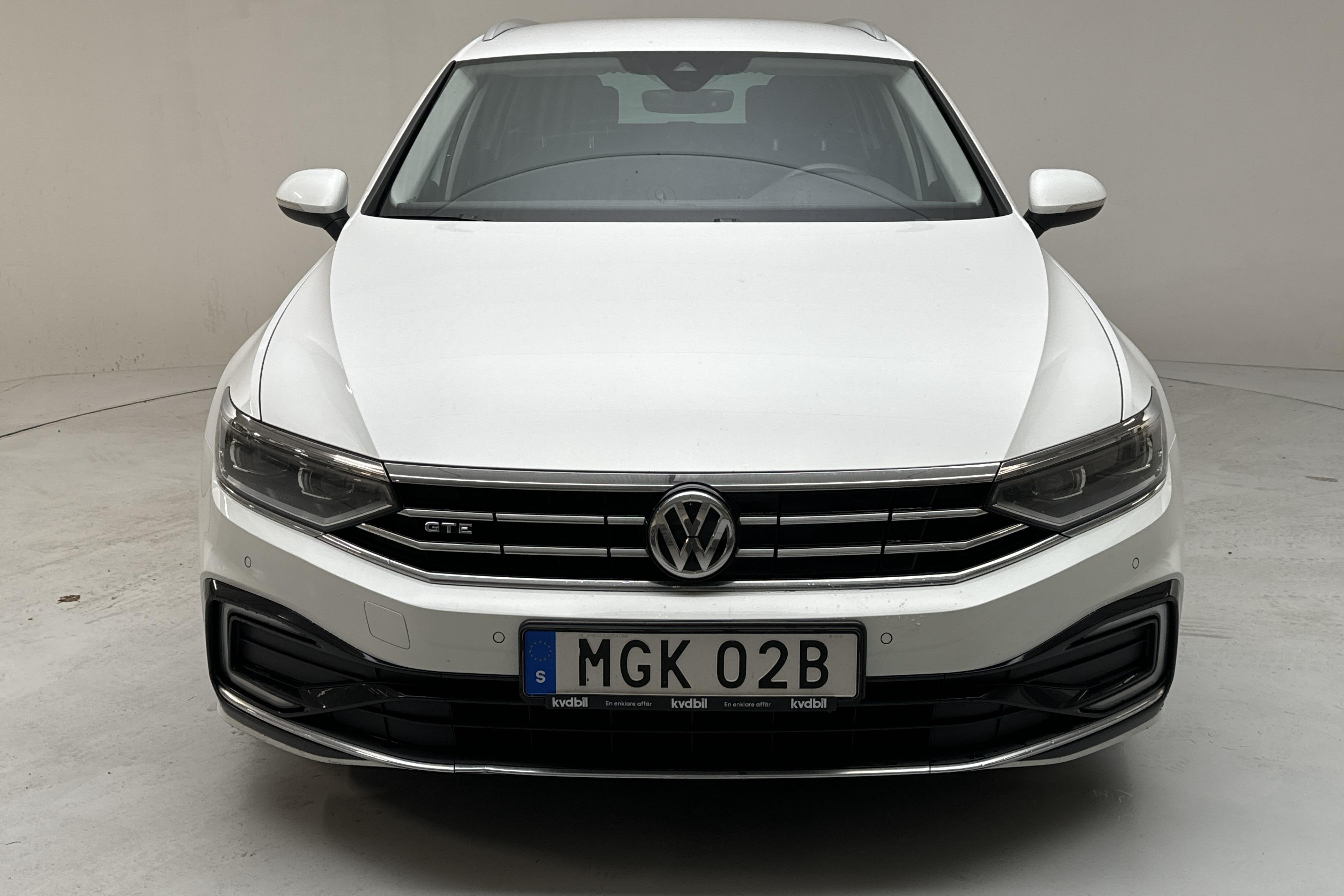 VW Passat 1.4 GTE Sportscombi (218hk) - 27 042 mil - Automat - vit - 2020