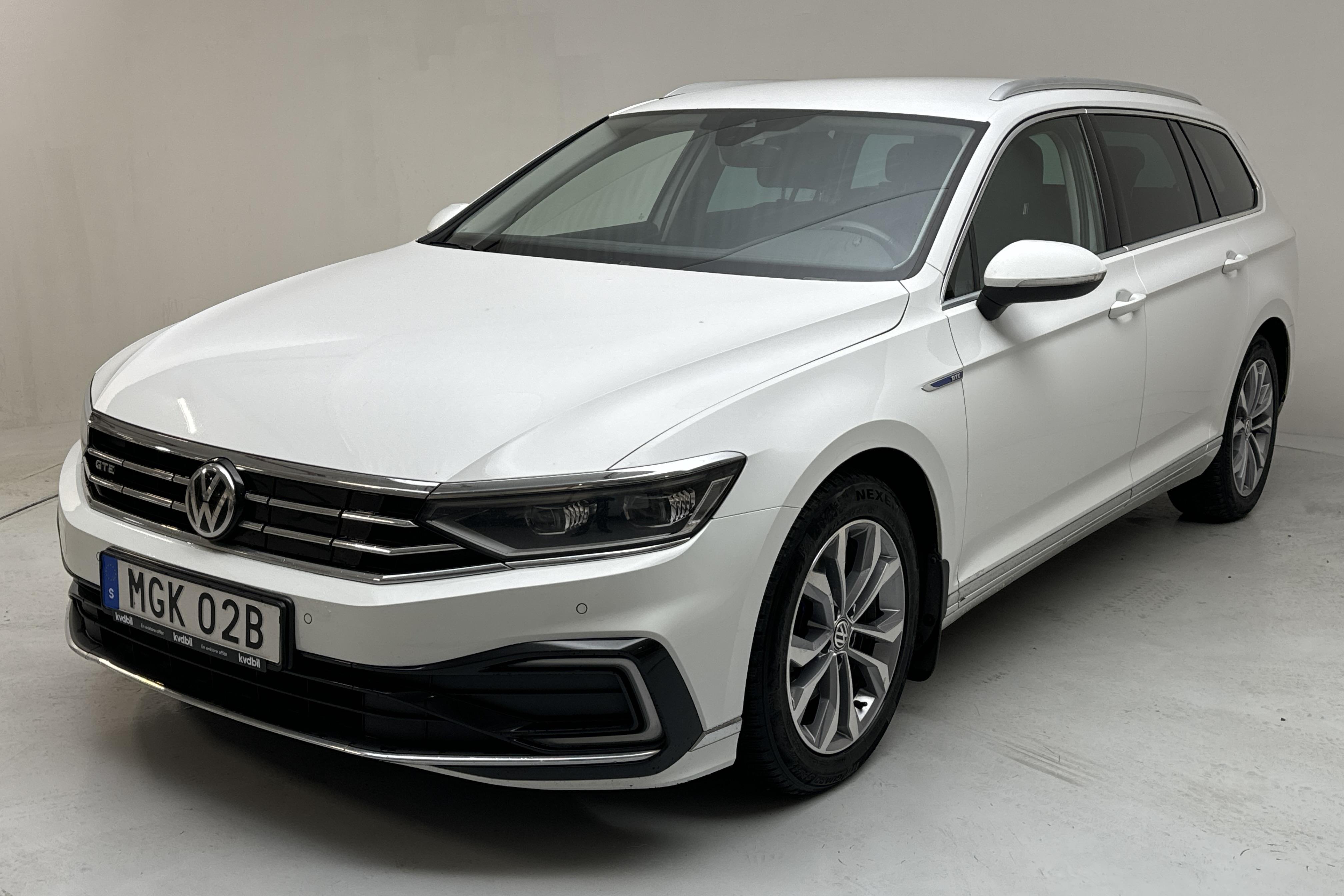 VW Passat 1.4 GTE Sportscombi (218hk) - 27 042 mil - Automat - vit - 2020