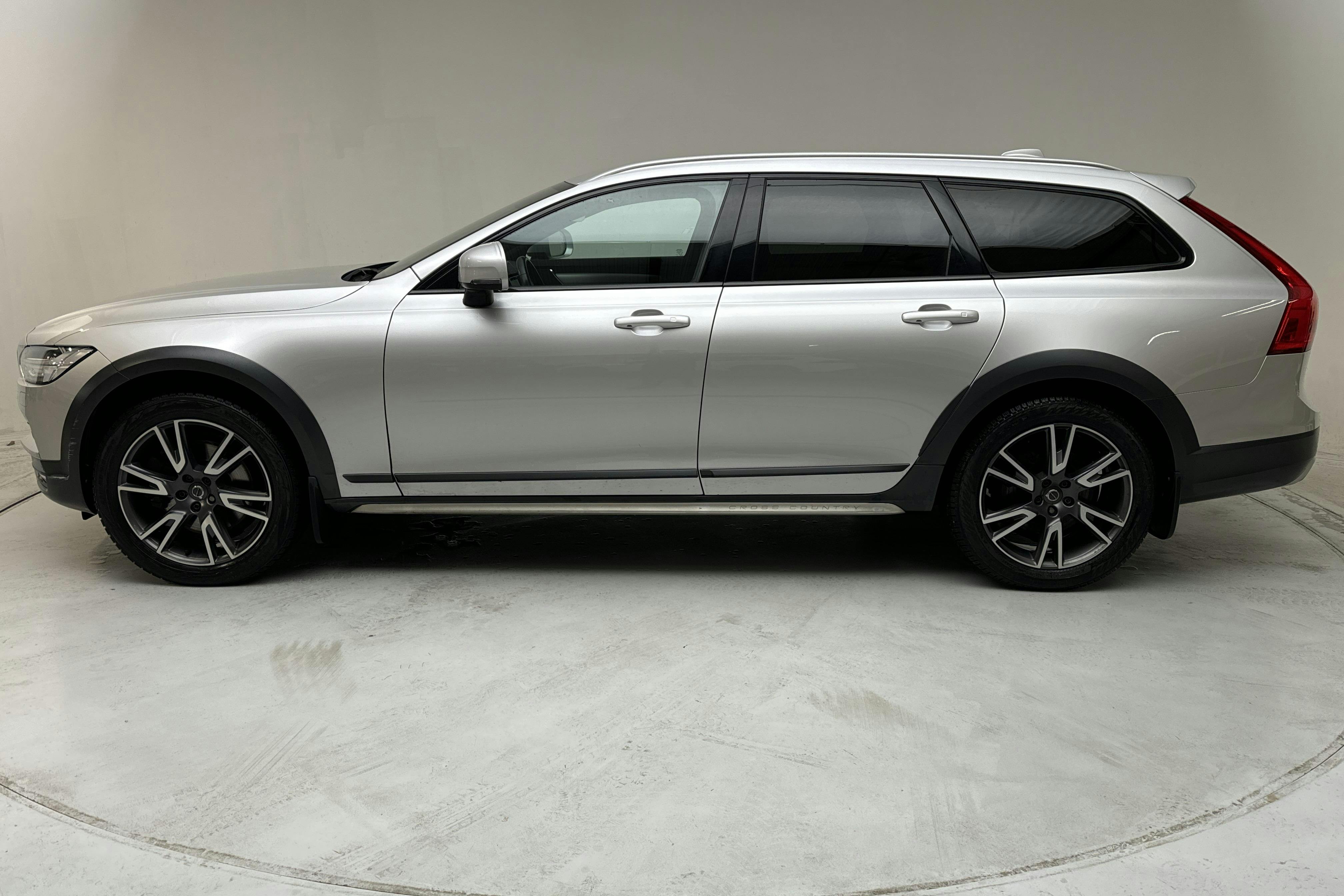 Volvo V90 D4 Cross Country AWD (190hk) - 181 850 km - Automatic - silver - 2018