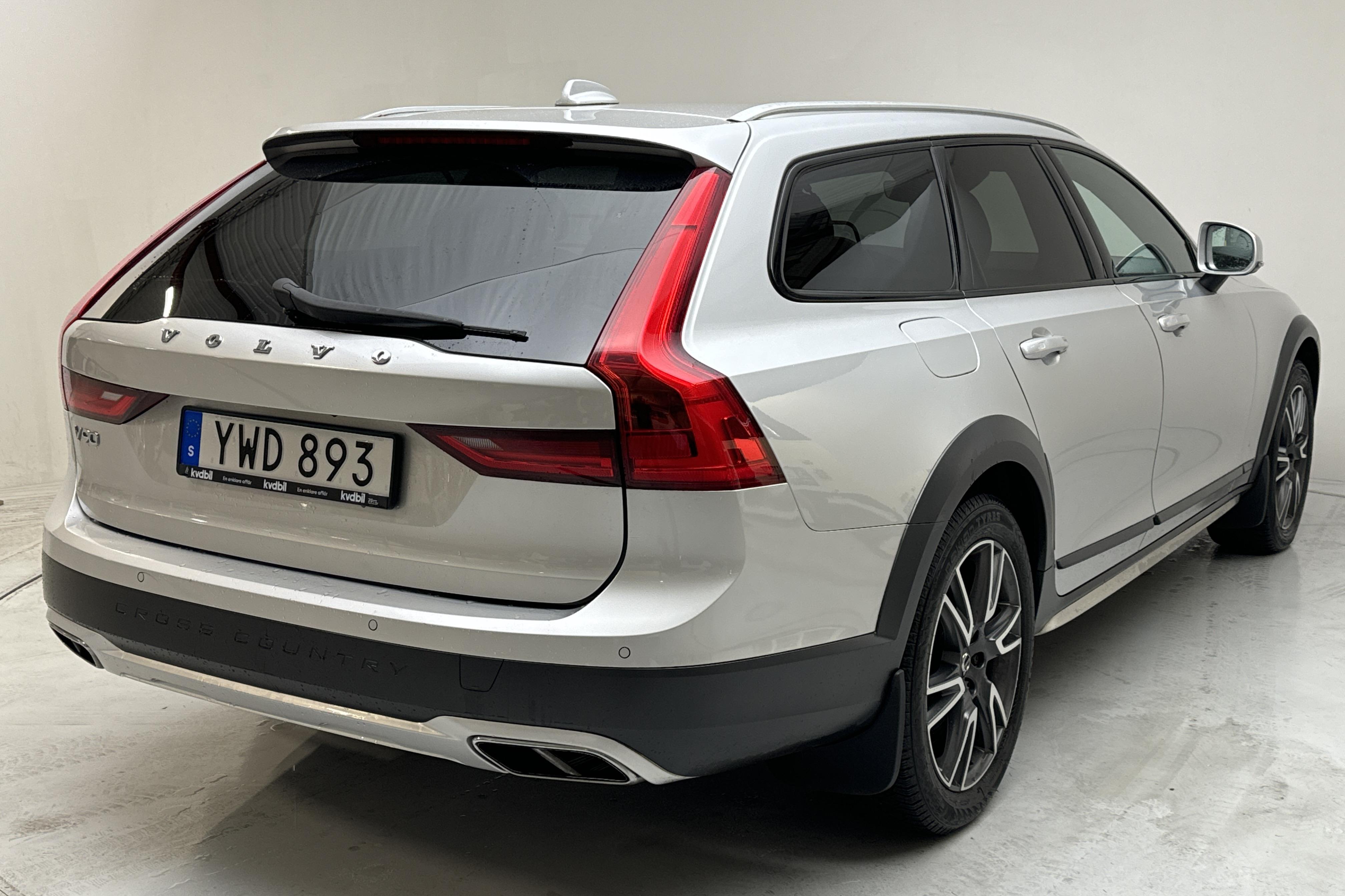 Volvo V90 D4 Cross Country AWD (190hk) - 181 850 km - Automatic - silver - 2018