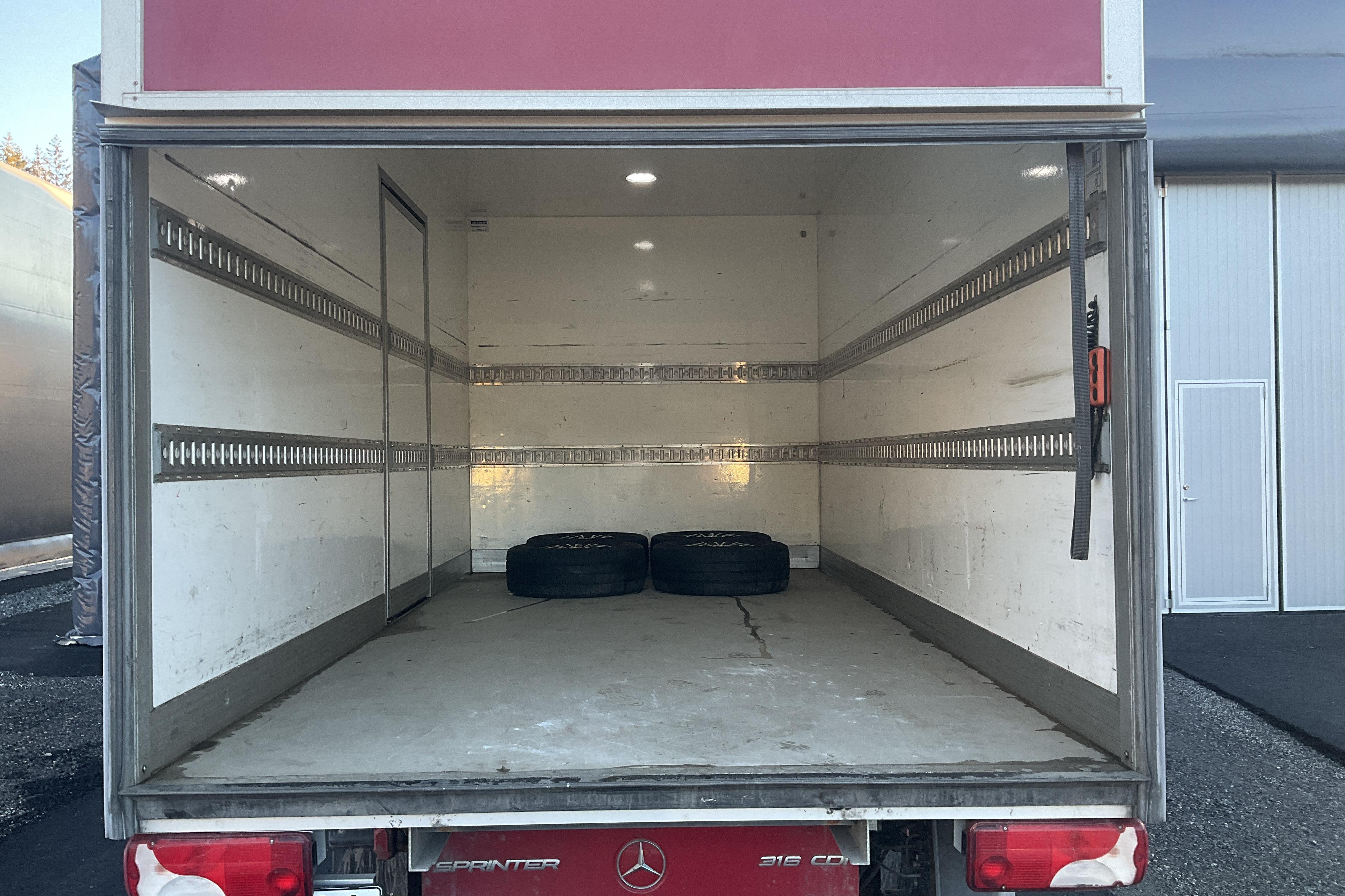 Mercedes Sprinter 316 CDI Pickup/Chassi (163hk) - 253 230 km - Automaattinen - punainen - 2016