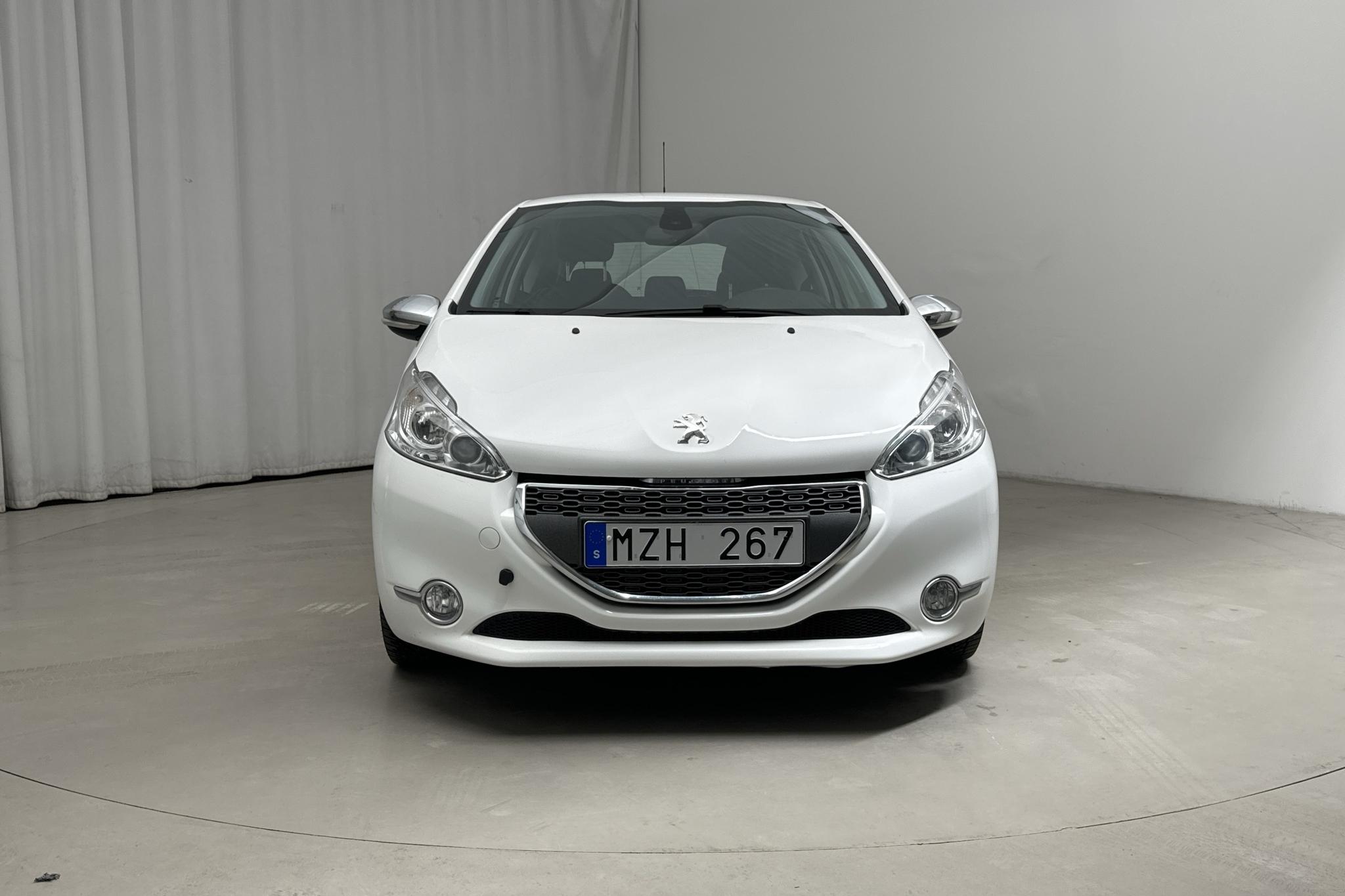 Peugeot 208 1.6 Turbo 3dr (156hk) - 61 450 km - Manuaalinen - valkoinen - 2012