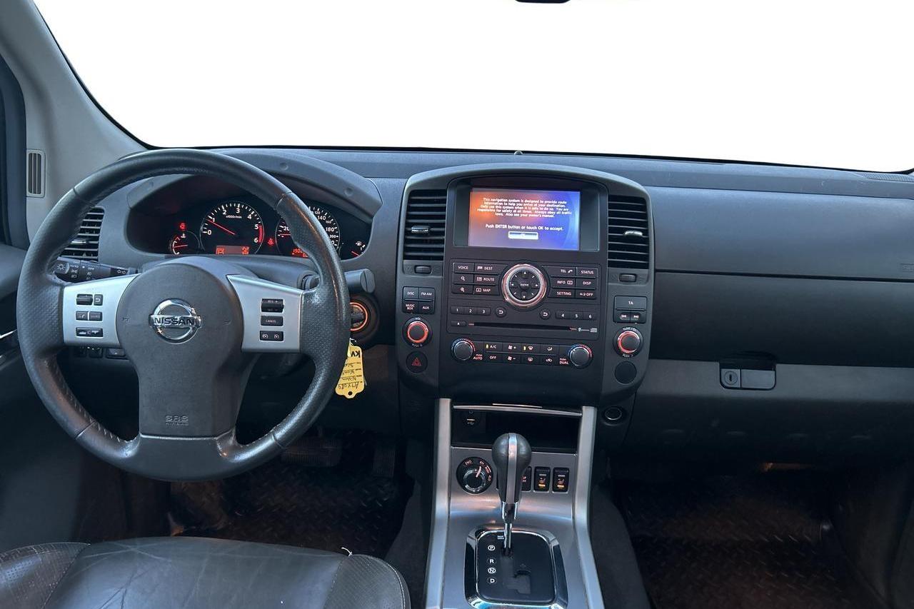 Nissan Navara 3.0 dCi V6 (231hk) - 190 230 km - Automaattinen - musta - 2014