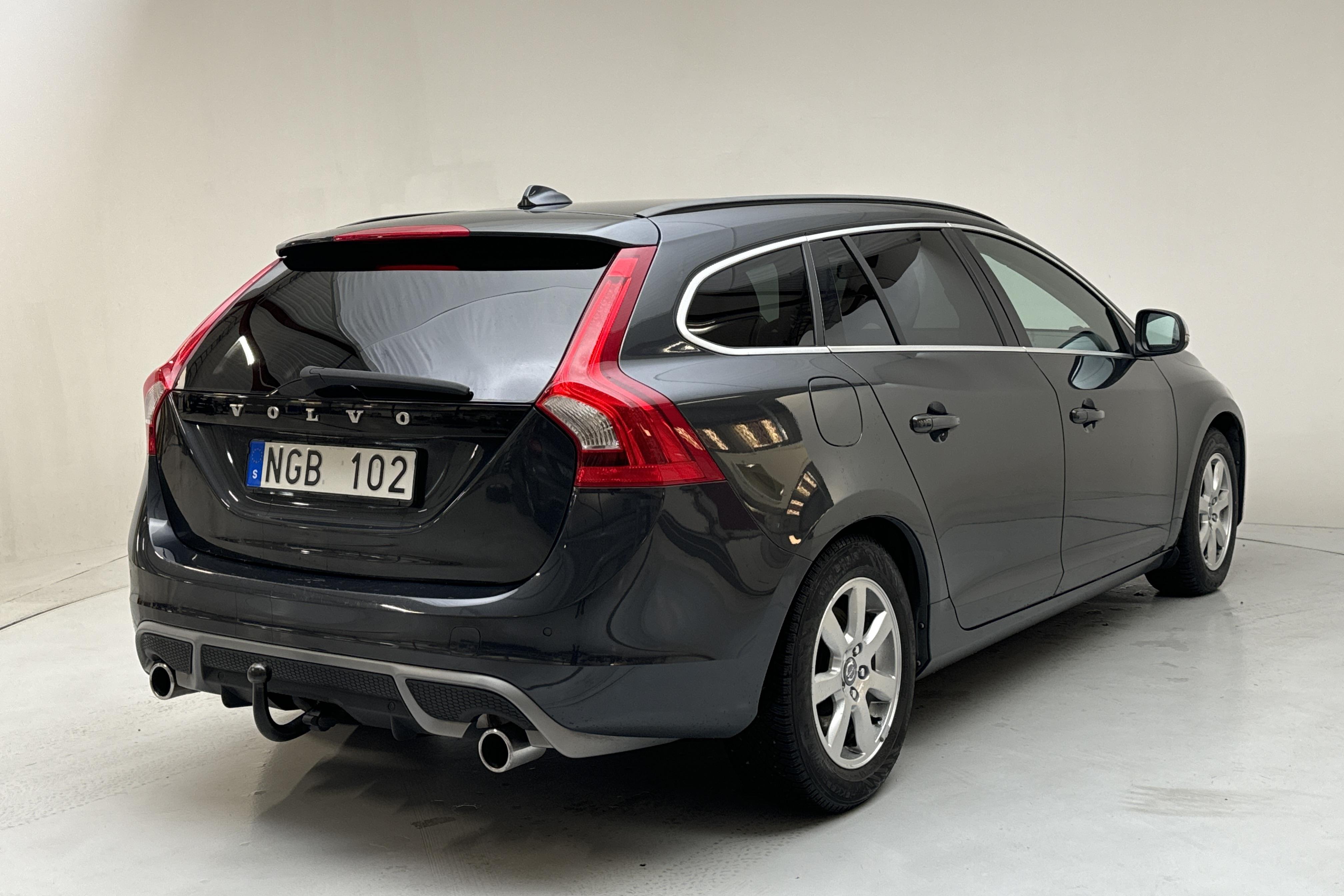 Volvo V60 T3 (150hk) - 188 140 km - Manualna - szary - 2013