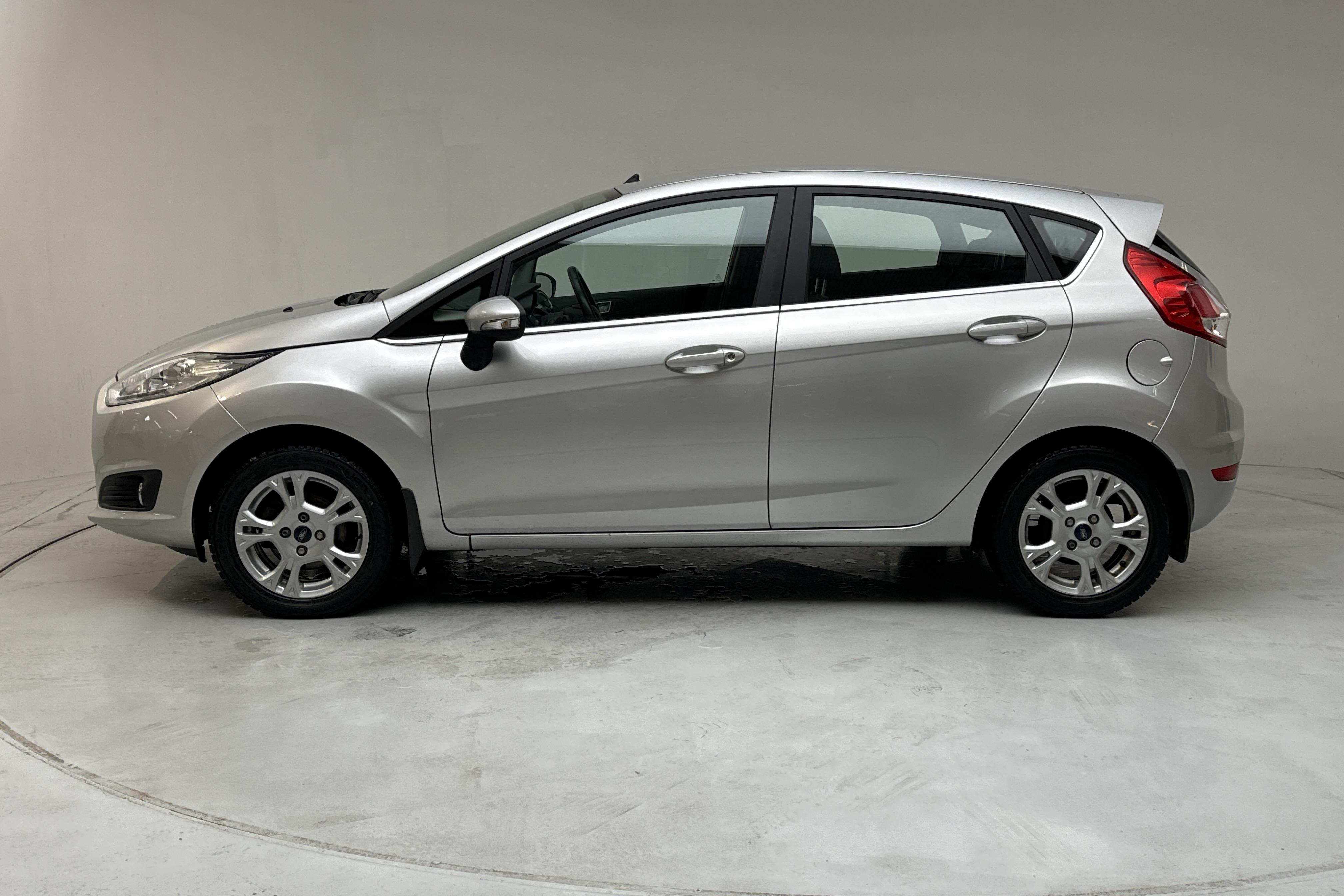 Ford Fiesta 1.0 5dr (80hk) - 110 790 km - Manual - gray - 2013