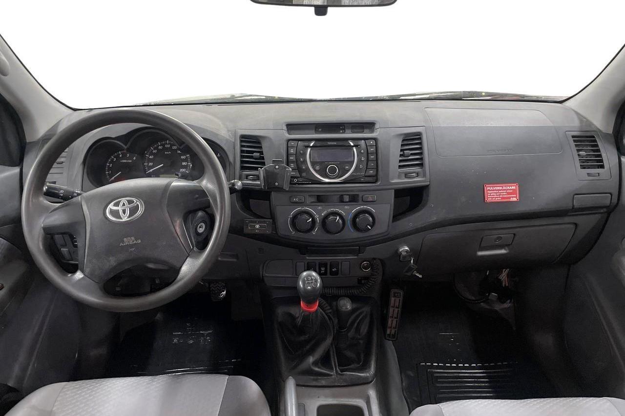 Toyota Hilux 2.5 D-4D 4WD (144hk) - 150 820 km - Manuaalinen - valkoinen - 2013