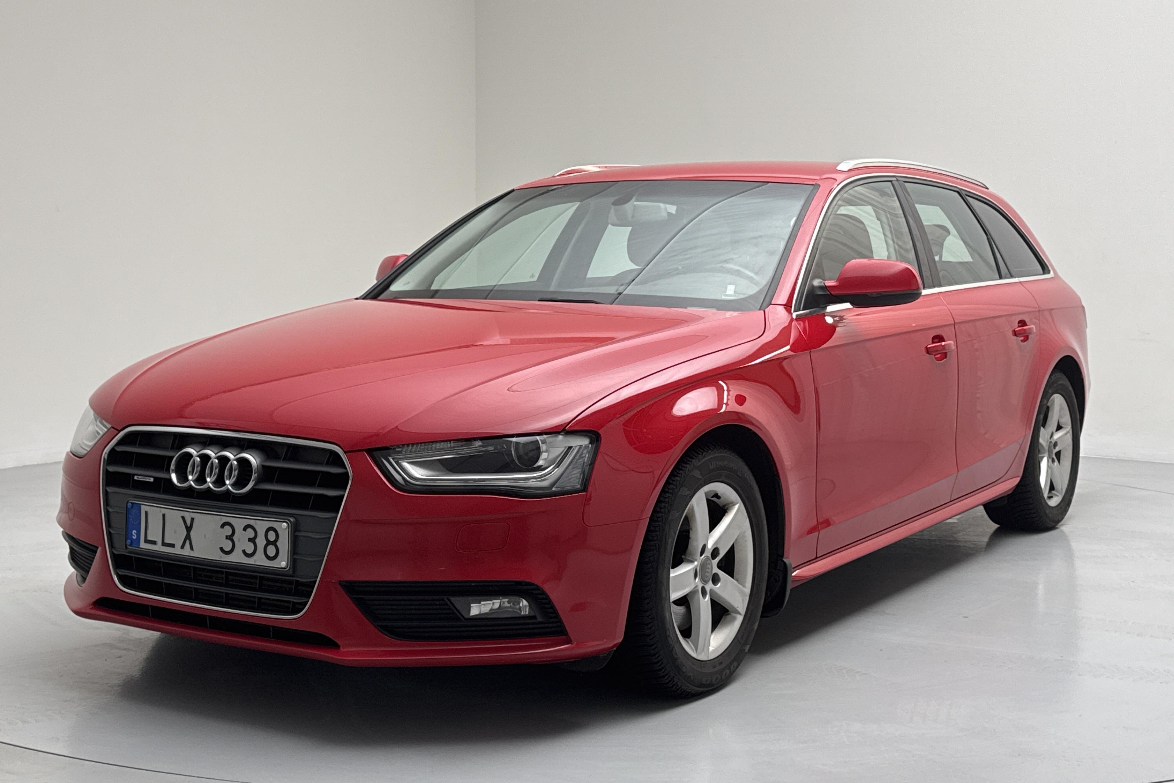 Audi A4 2.0 TDI Avant quattro (177hk) - 11 884 mil - Automat - röd - 2013