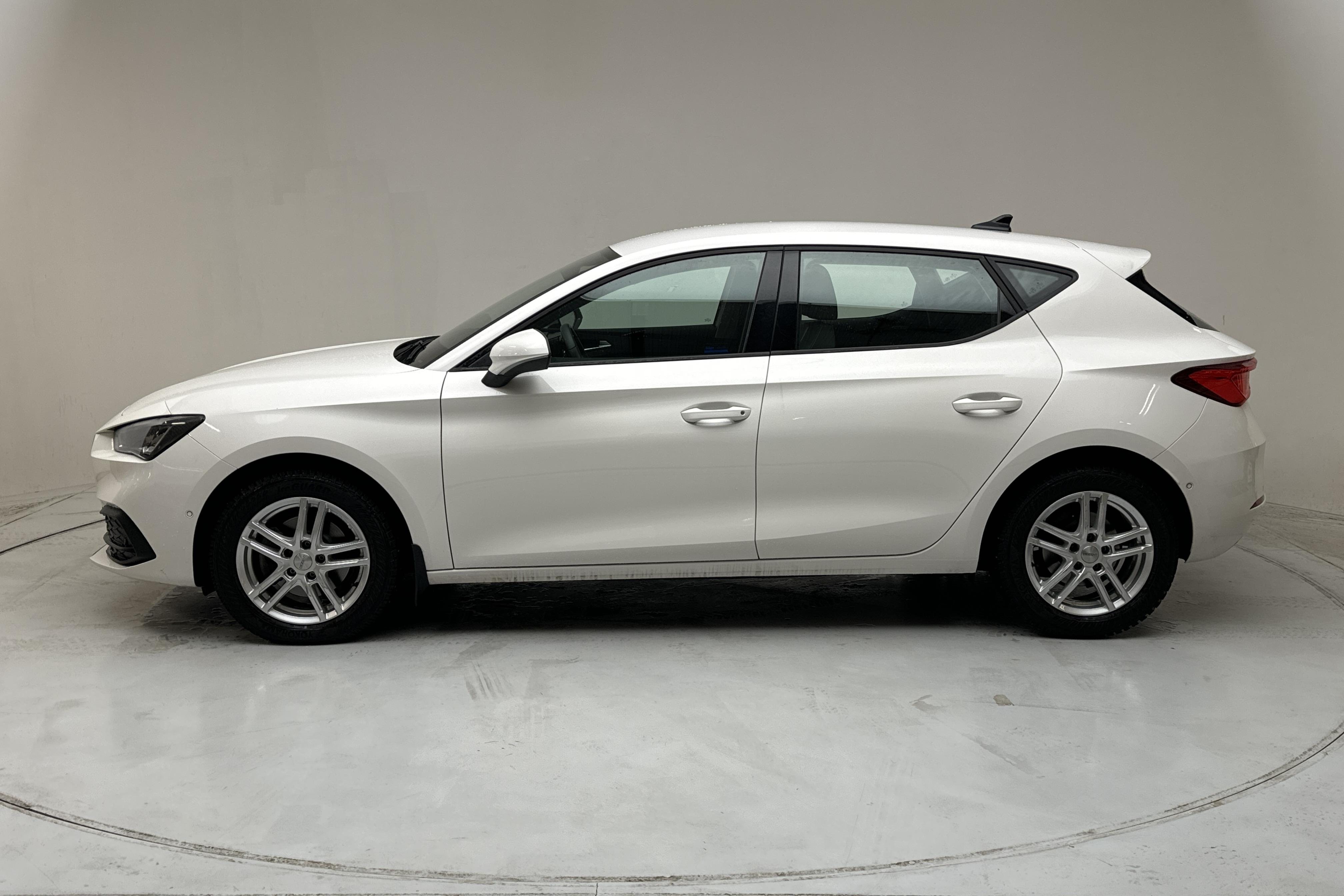 Seat Leon 2.0 TDI 5dr (150hk) - 13 490 km - Automatyczna - biały - 2021