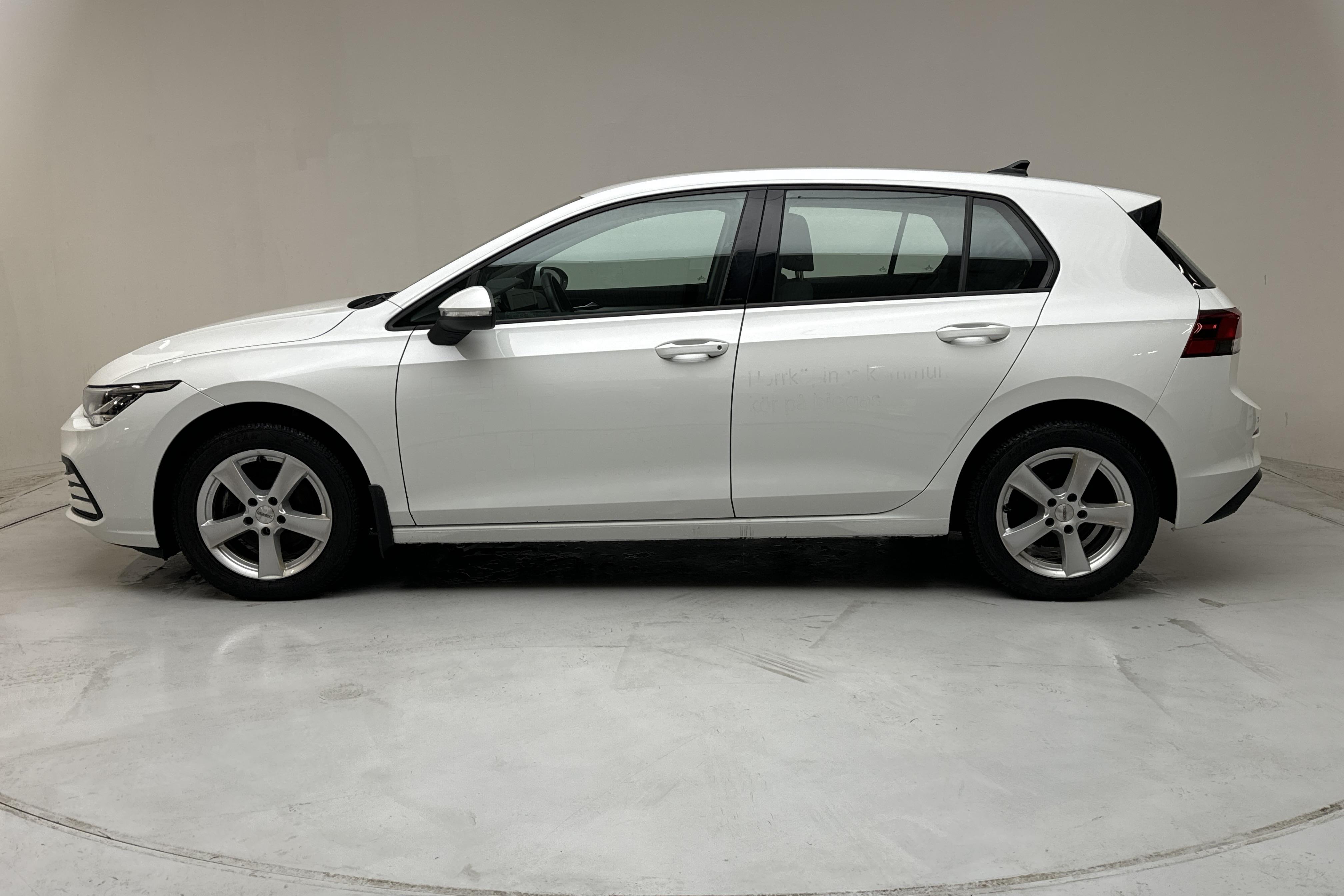 VW Golf VIII TGI 5dr (130hk) - 2 359 mil - Manuell - vit - 2022