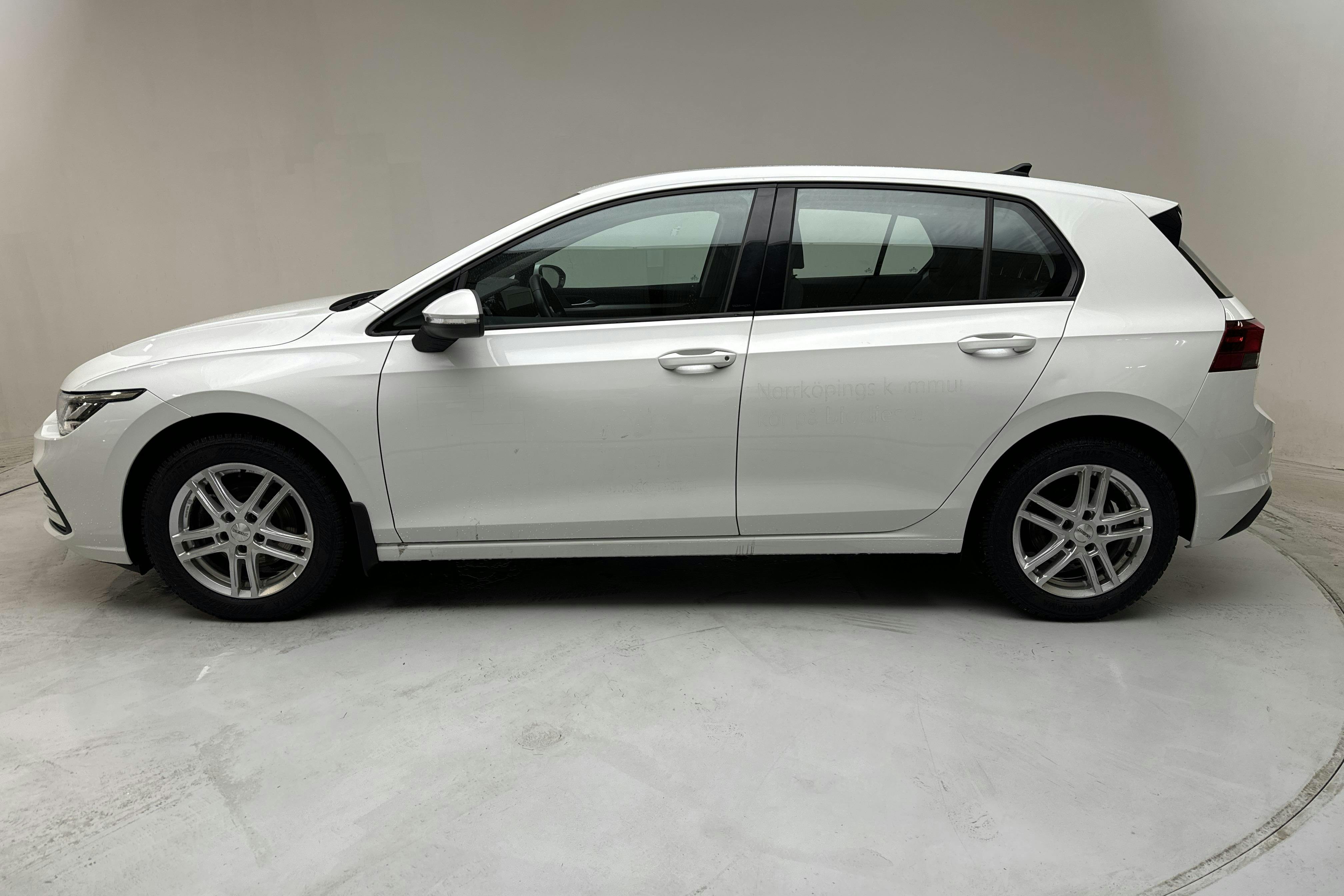 VW Golf VIII 2.0 TDI 5dr (115hk) - 2 131 mil - Manuell - vit - 2022