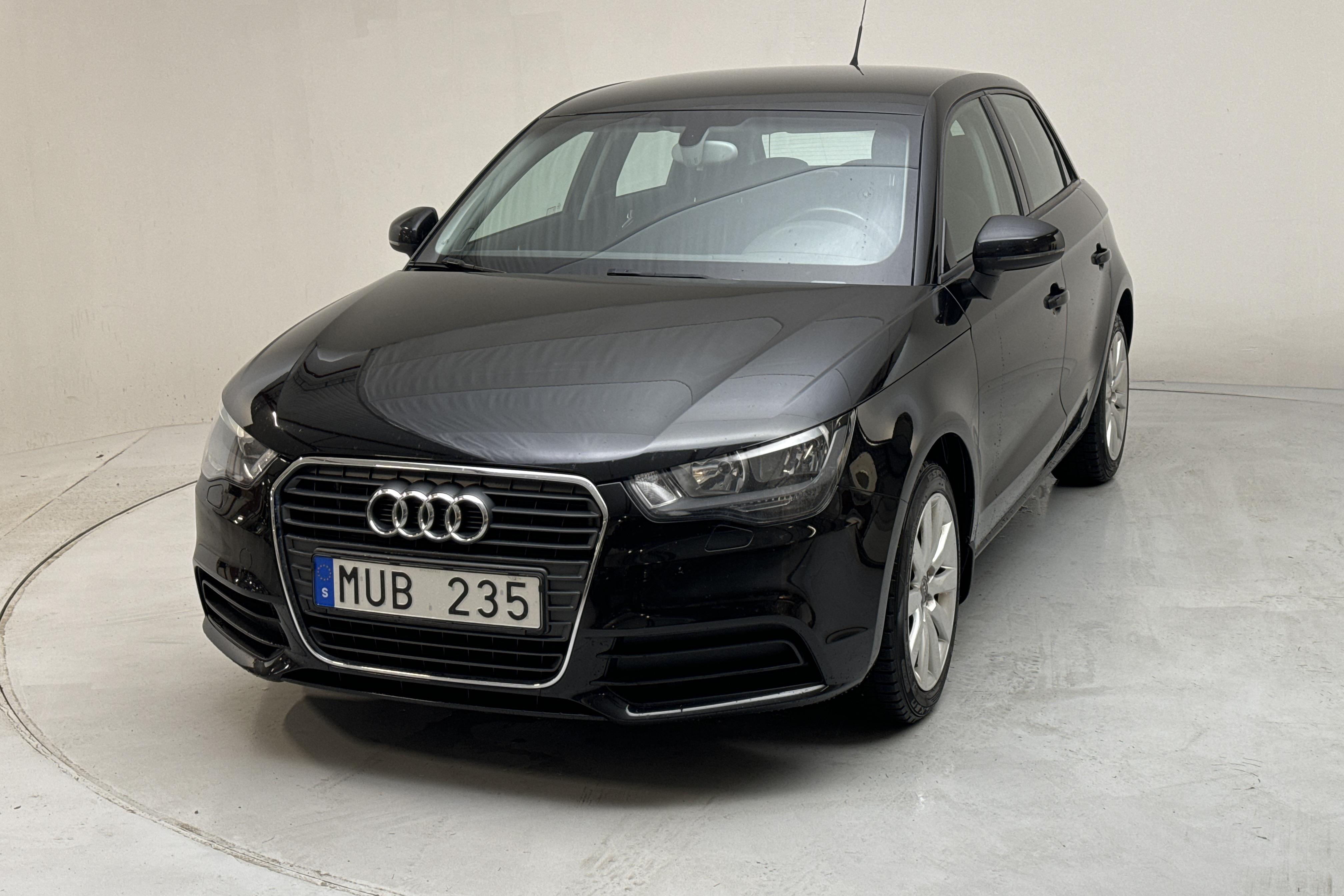 Audi A1 1.2 TFSI Sportback (86hk) - 149 350 km - Manualna - czarny - 2012