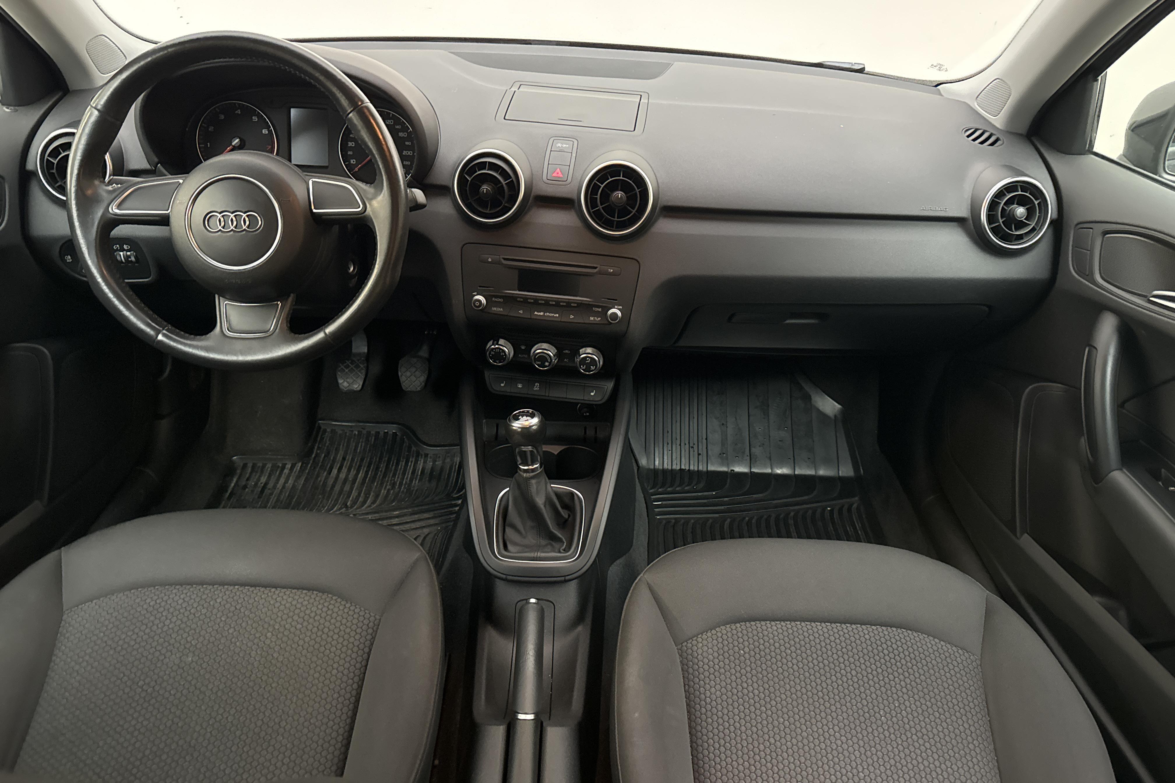 Audi A1 1.2 TFSI Sportback (86hk) - 149 350 km - Manualna - czarny - 2012