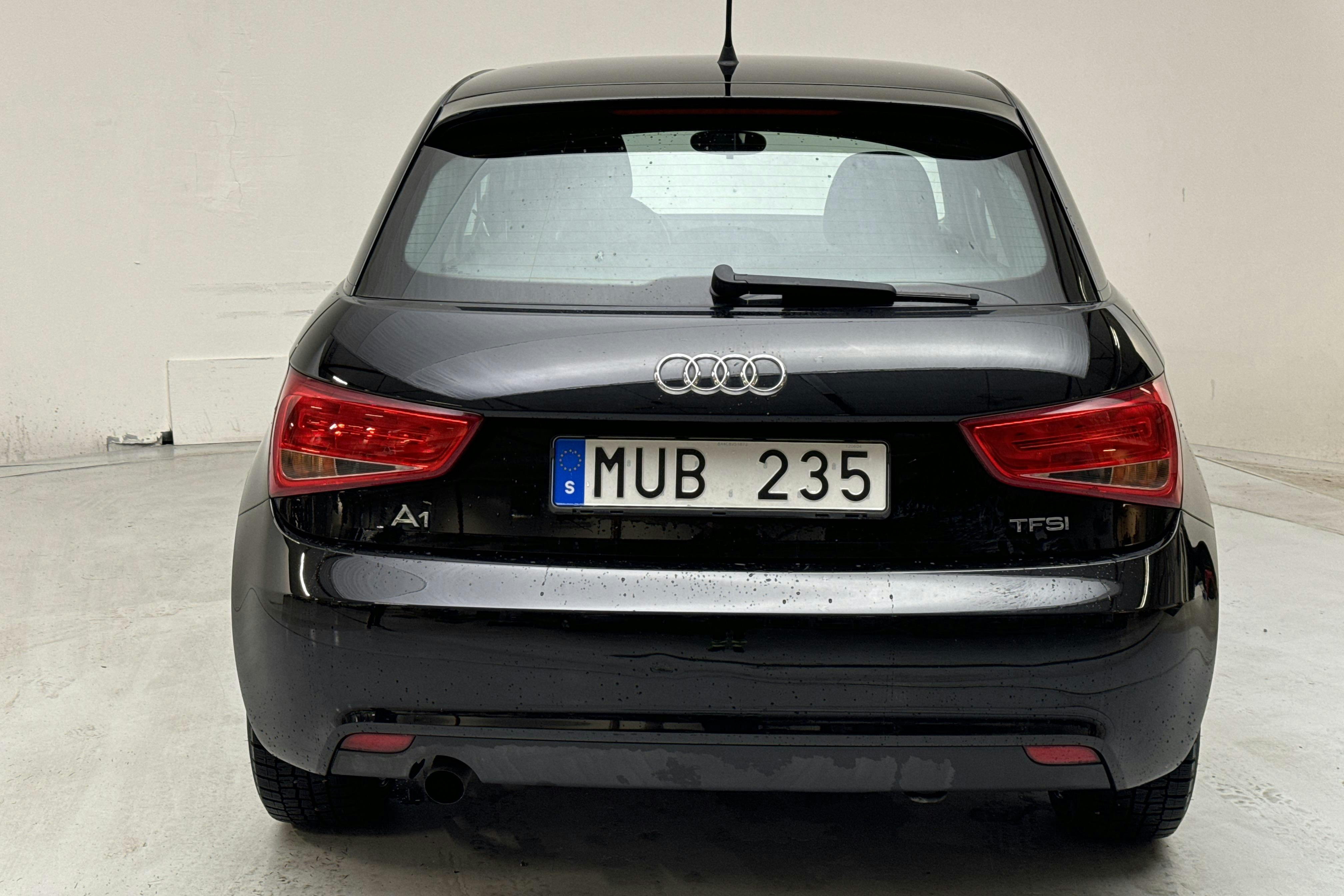 Audi A1 1.2 TFSI Sportback (86hk) - 149 350 km - Manualna - czarny - 2012