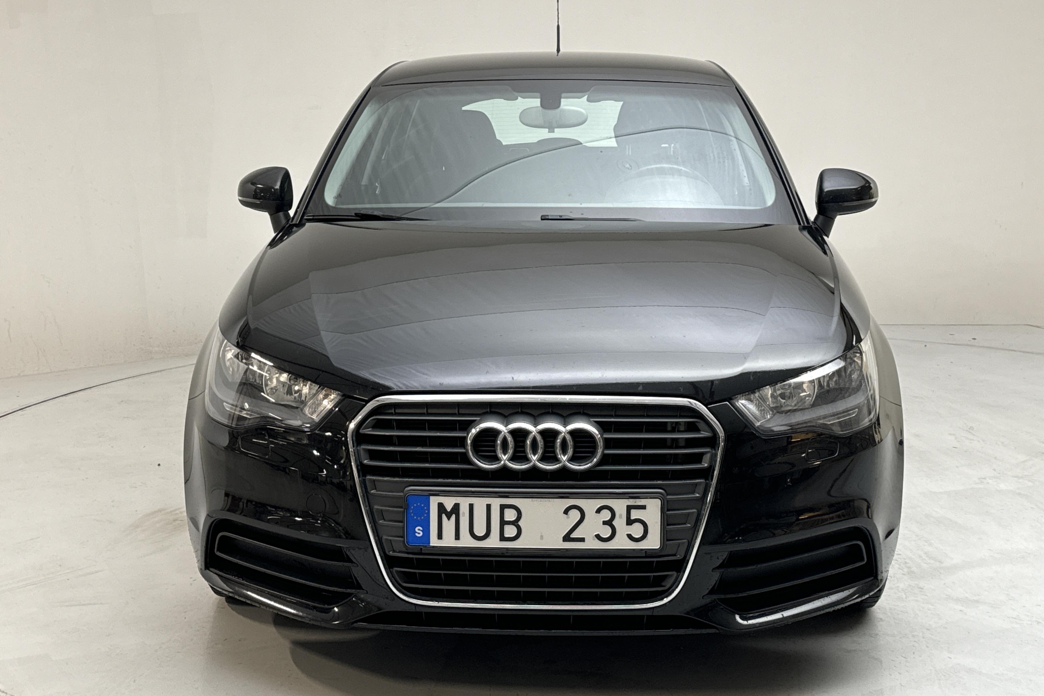 Audi A1 1.2 TFSI Sportback (86hk) - 149 350 km - Manualna - czarny - 2012