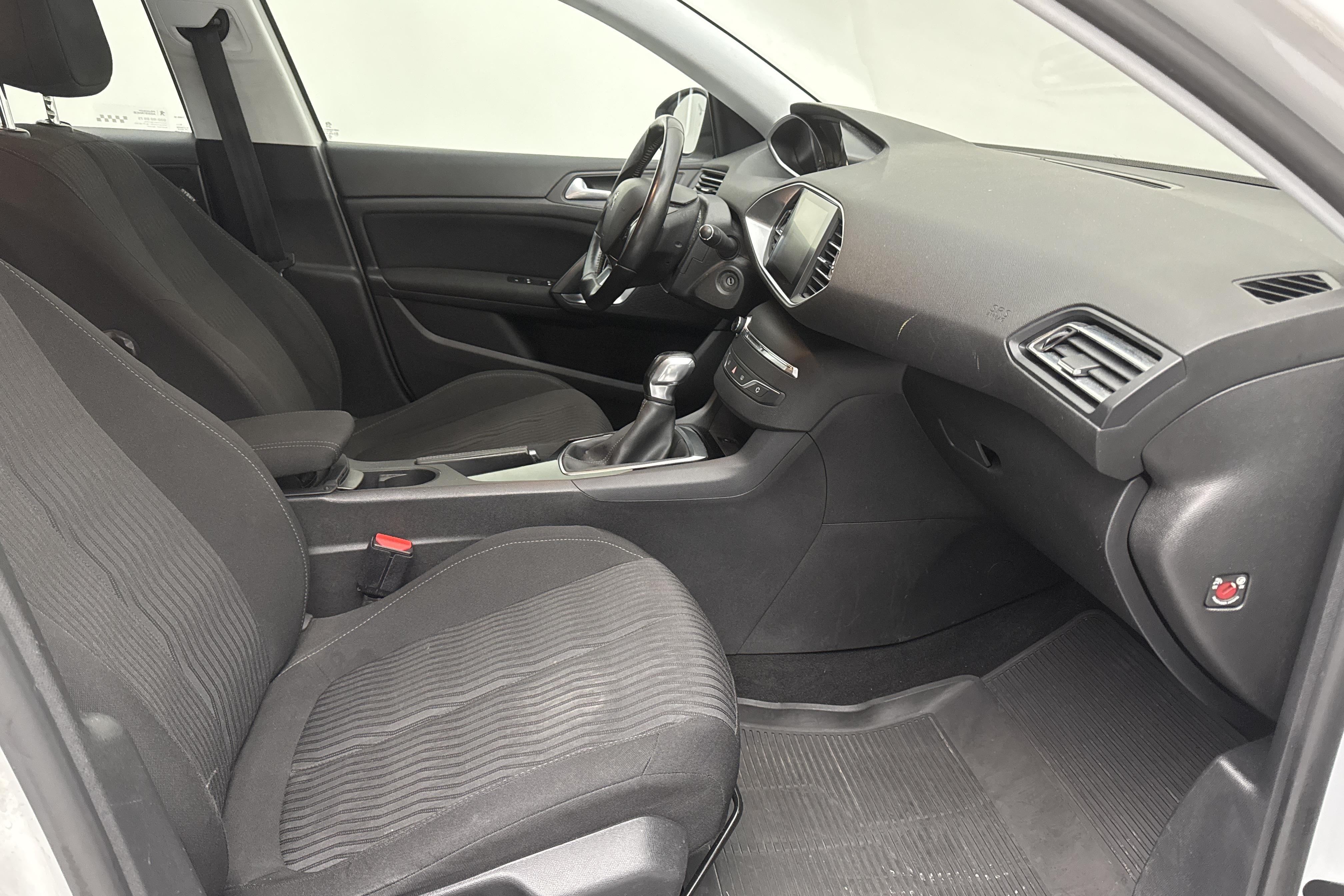 Peugeot 308 SW PureTech (110hk) - 143 680 km - Käsitsi - valge - 2015