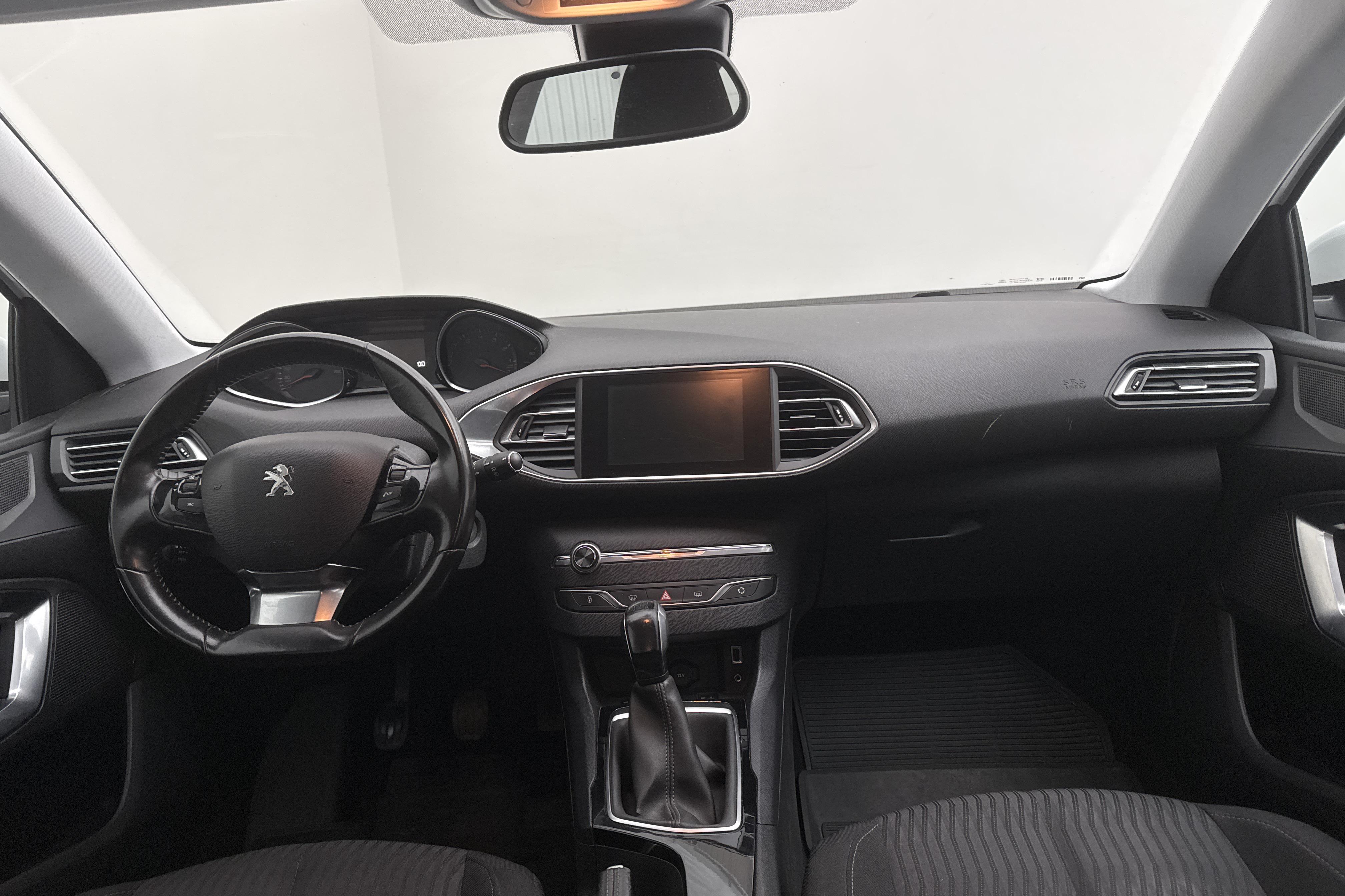 Peugeot 308 SW PureTech (110hk) - 143 680 km - Käsitsi - valge - 2015