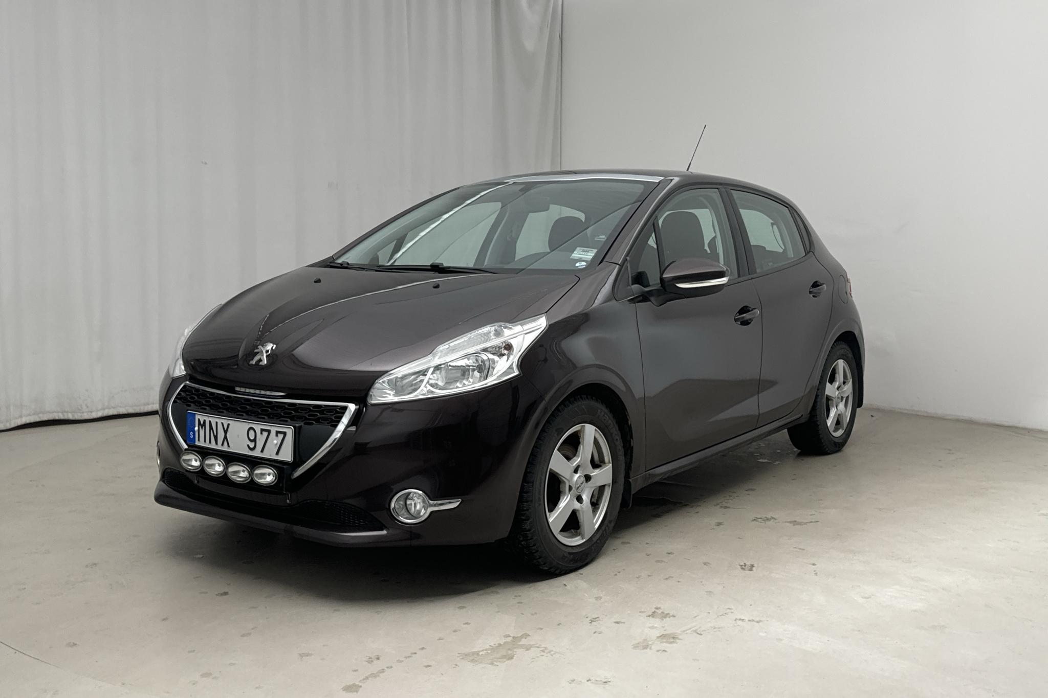 Peugeot 208 1.2 VTi 5dr (82hk) - 118 770 km - Manualna - czarny - 2013