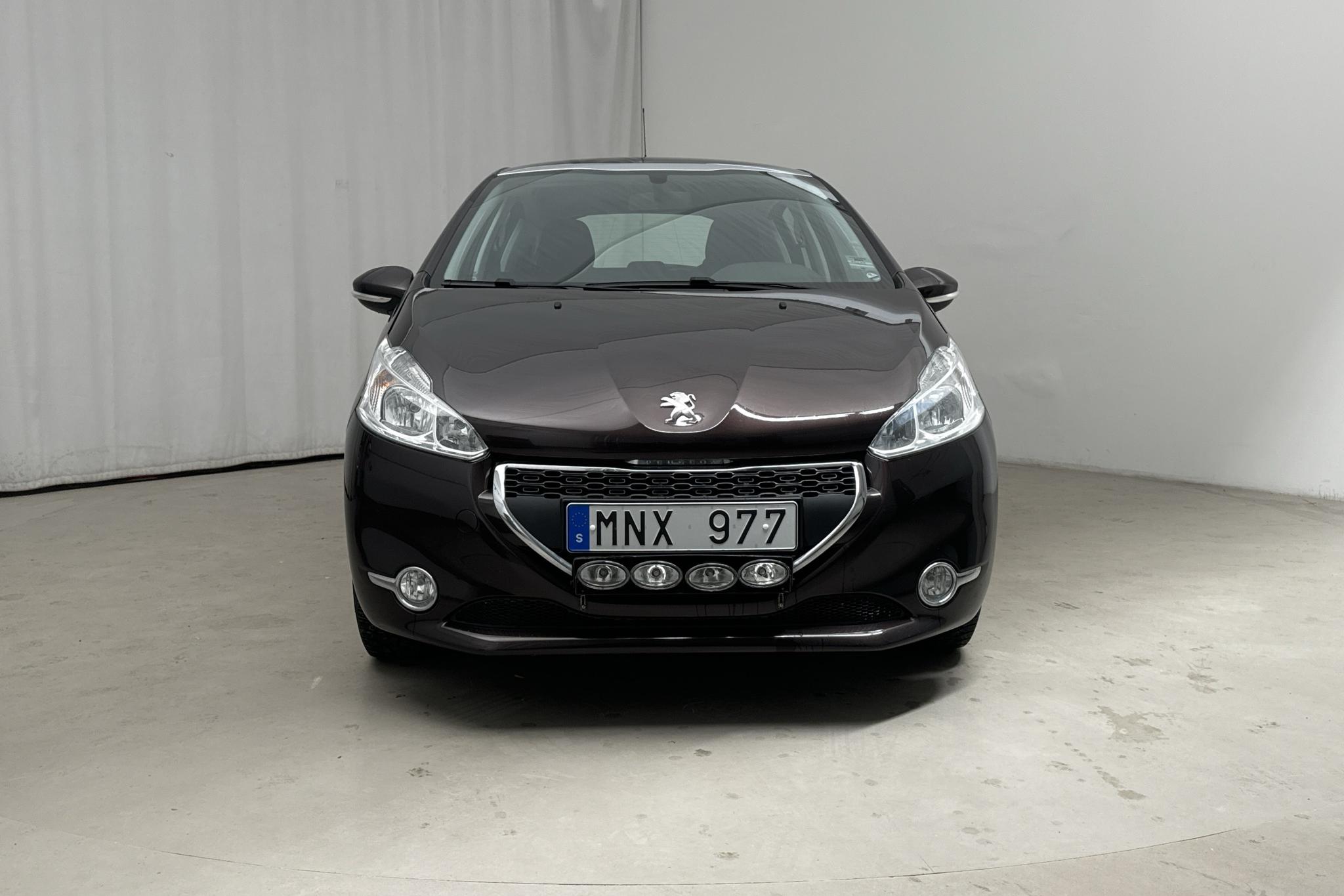 Peugeot 208 1.2 VTi 5dr (82hk) - 118 770 km - Manualna - czarny - 2013