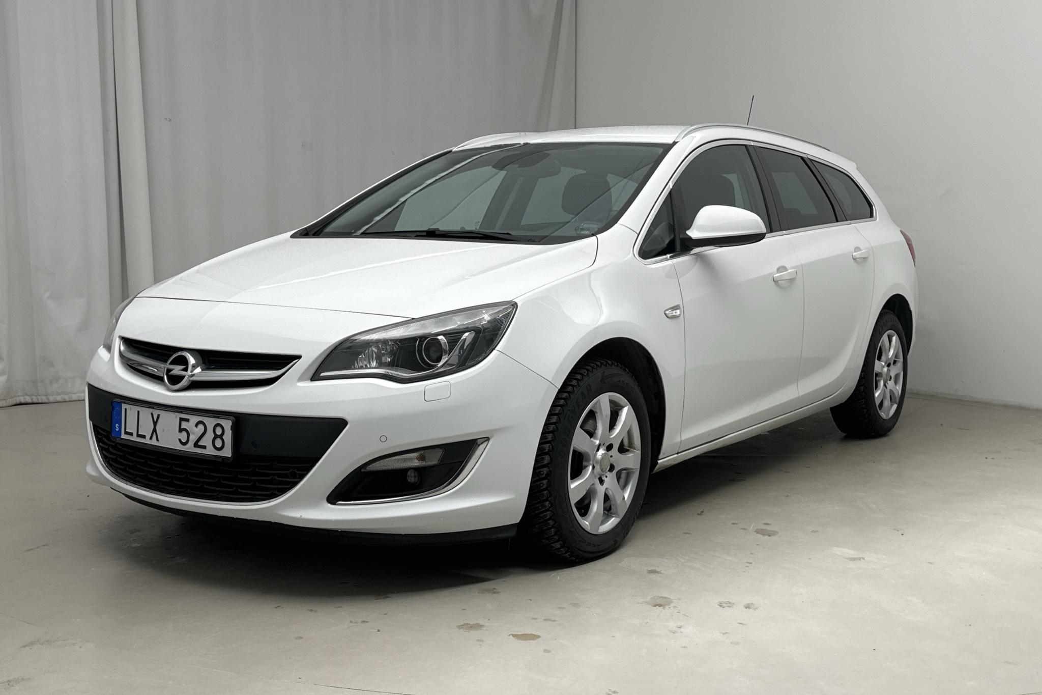 Opel Astra 1.7 CDTI ecoFLEX ECOTEC Sports Tourer (130hk) - 127 500 km - Manualna - biały - 2013