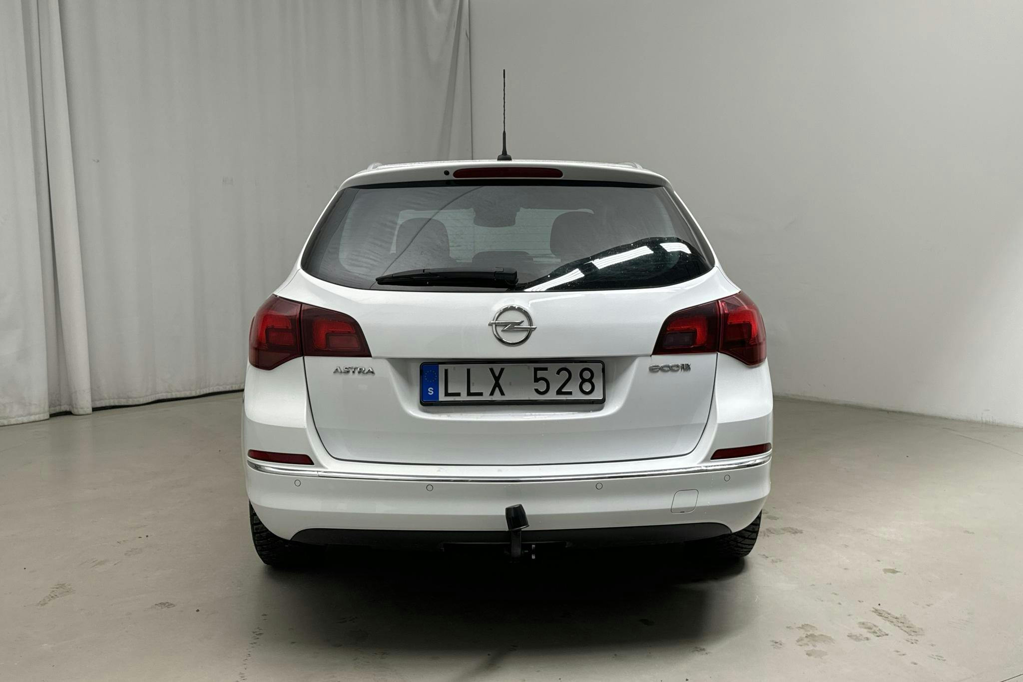 Opel Astra 1.7 CDTI ecoFLEX ECOTEC Sports Tourer (130hk) - 127 500 km - Manualna - biały - 2013