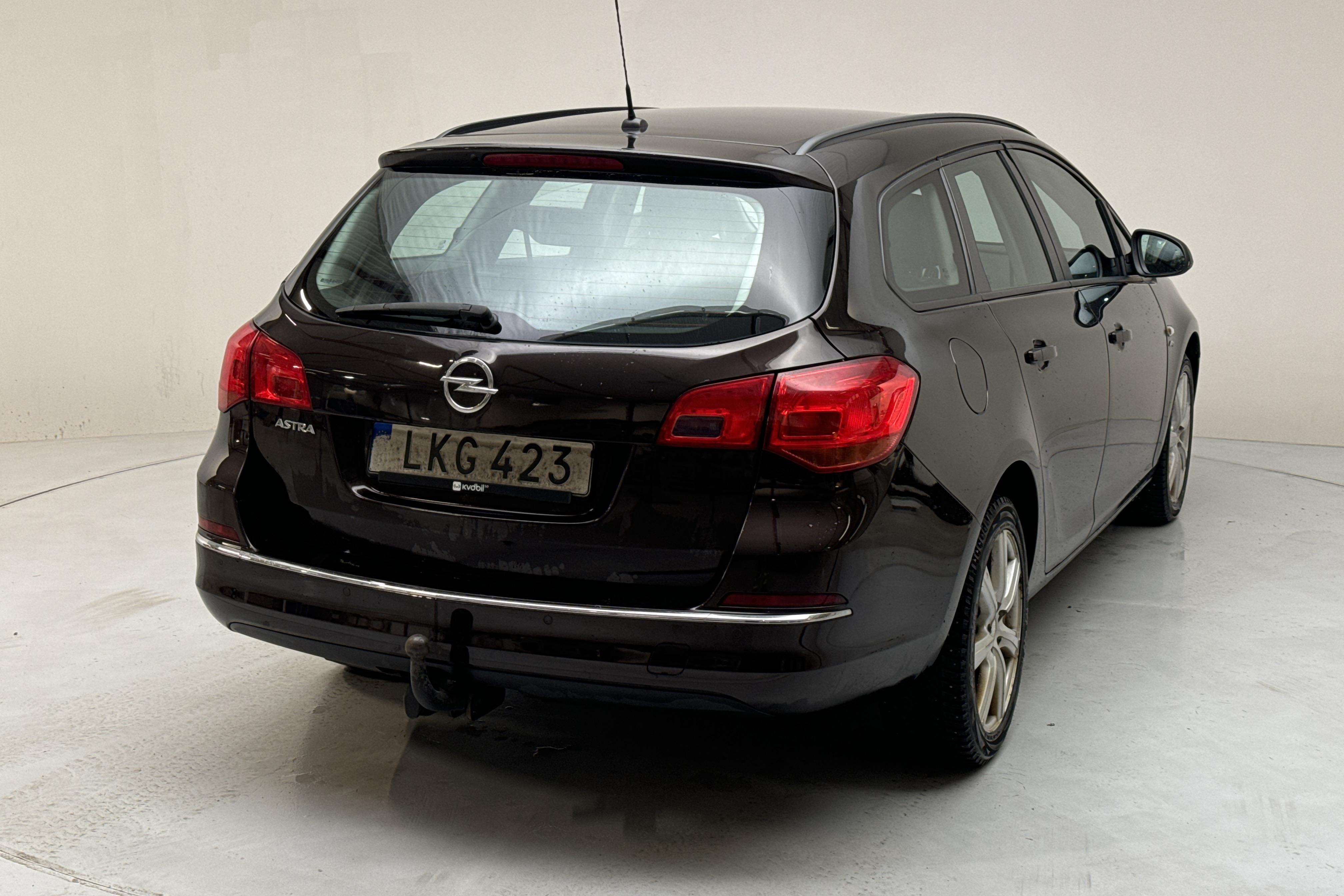 Opel Astra 1.6 ECOTEC Sports Tourer (115hk) - 18 766 mil - Manuell - brun - 2014