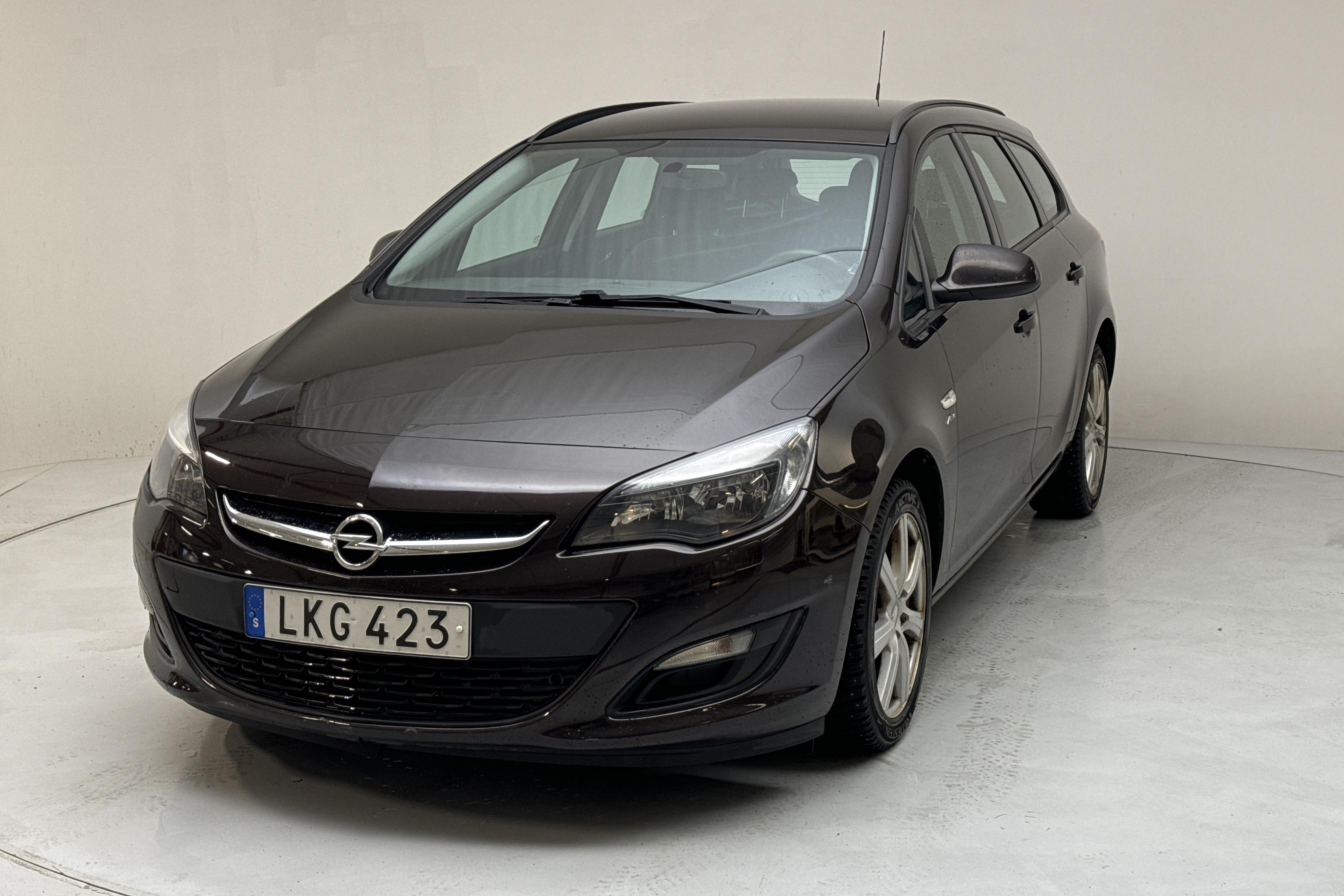 Opel Astra 1.6 ECOTEC Sports Tourer (115hk) - 18 766 mil - Manuell - brun - 2014