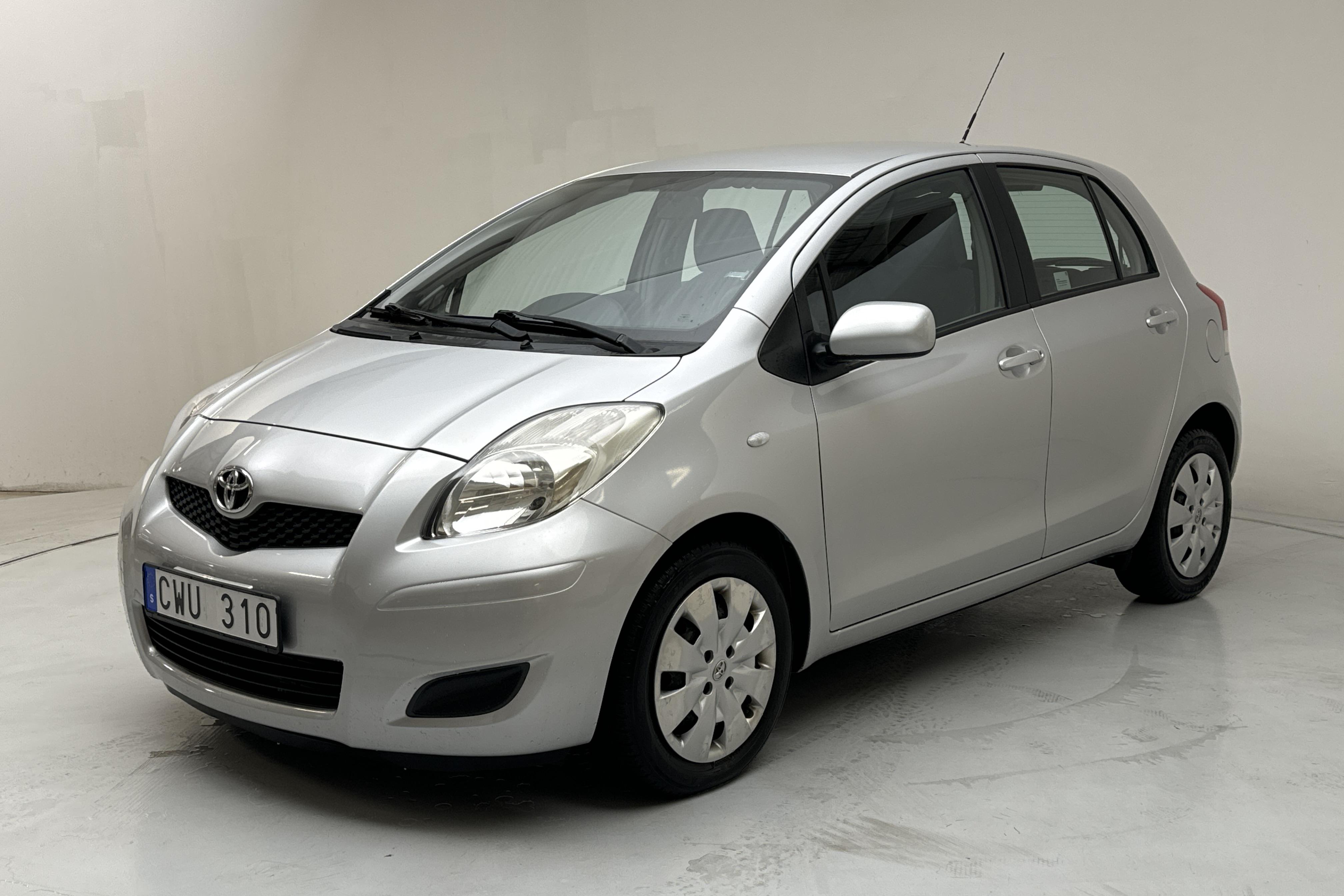 Toyota Yaris 1.33 5dr (100hk) - 6 801 mil - Manuell - silver - 2009