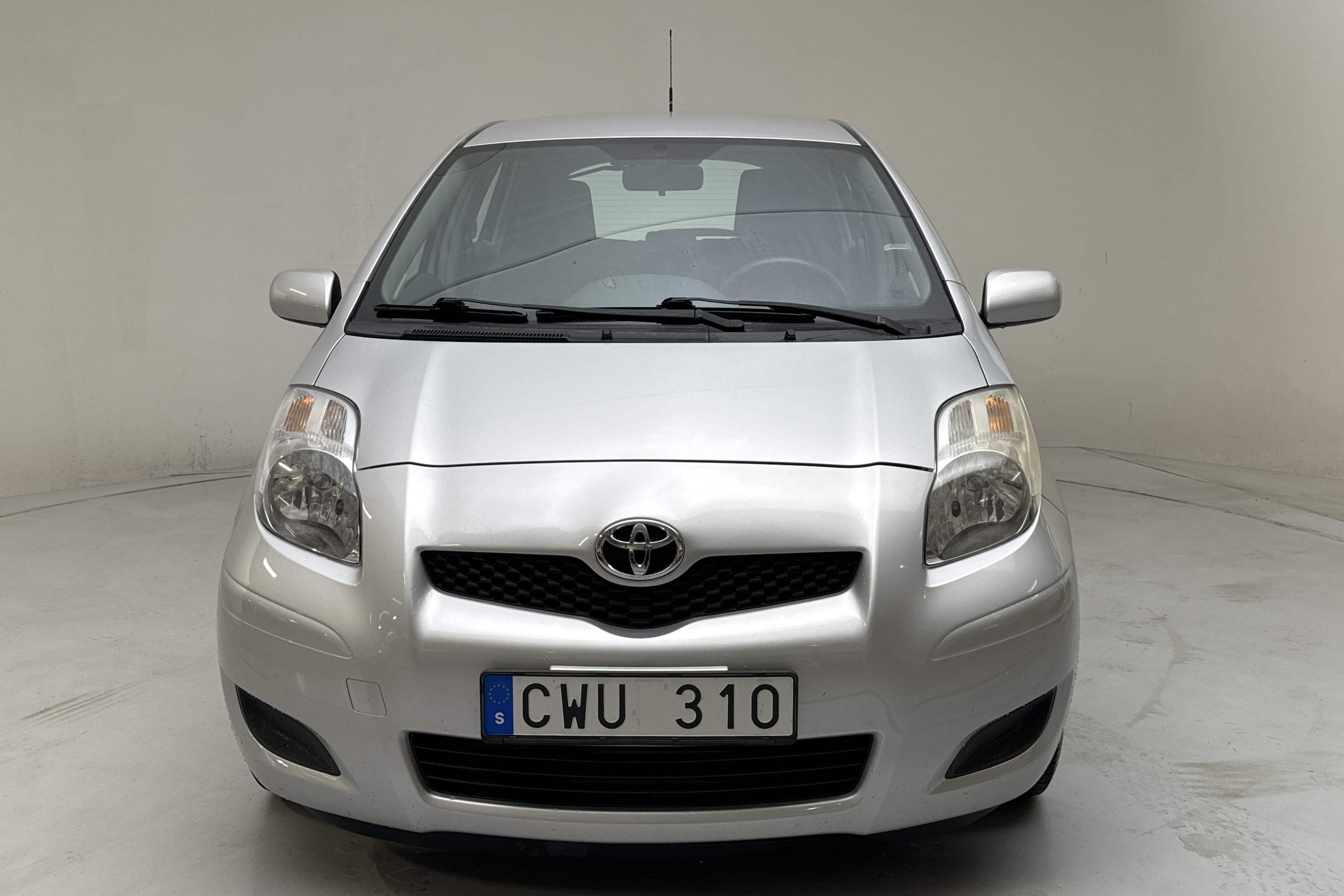 Toyota Yaris 1.33 5dr (100hk) - 6 801 mil - Manuell - silver - 2009