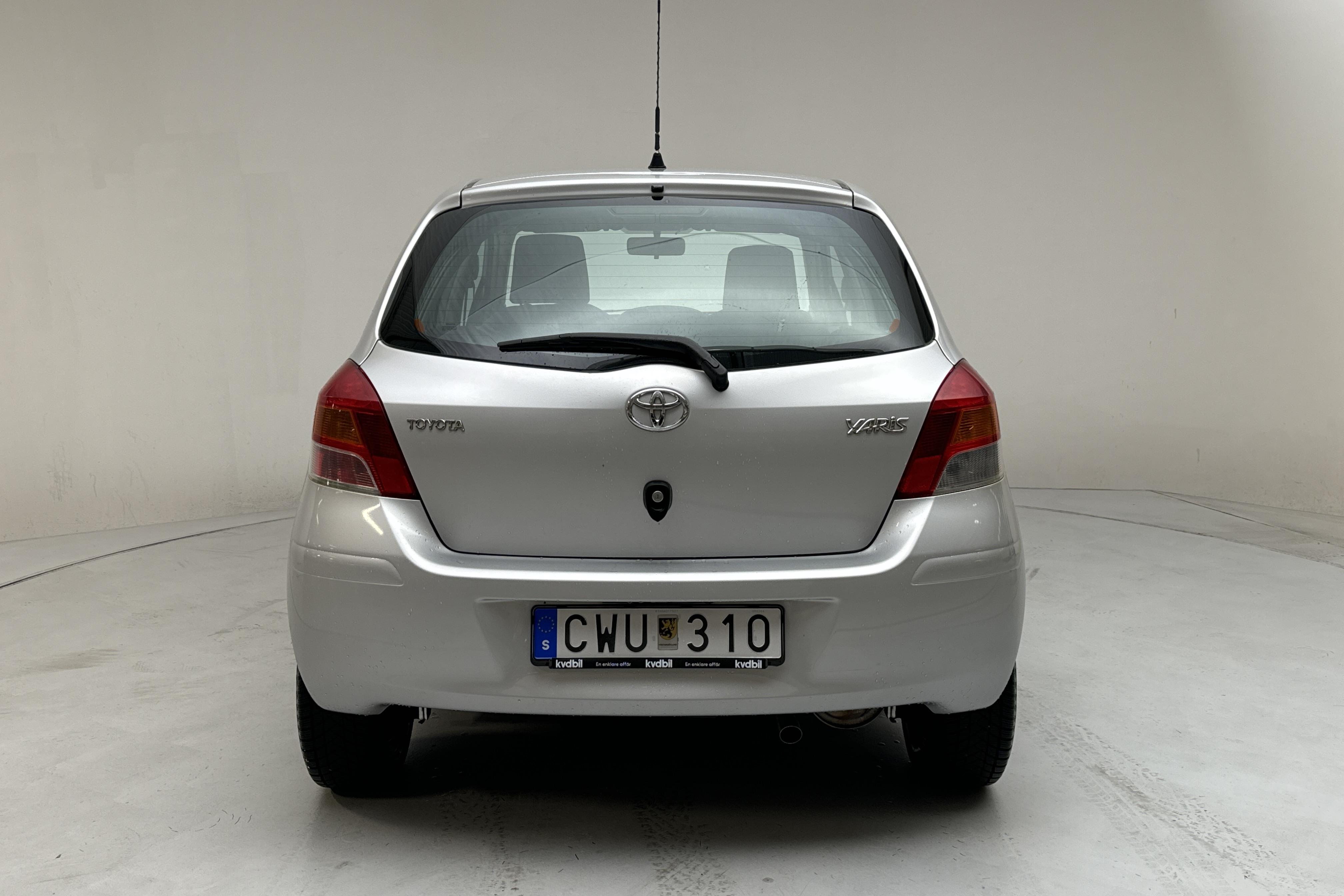 Toyota Yaris 1.33 5dr (100hk) - 6 801 mil - Manuell - silver - 2009