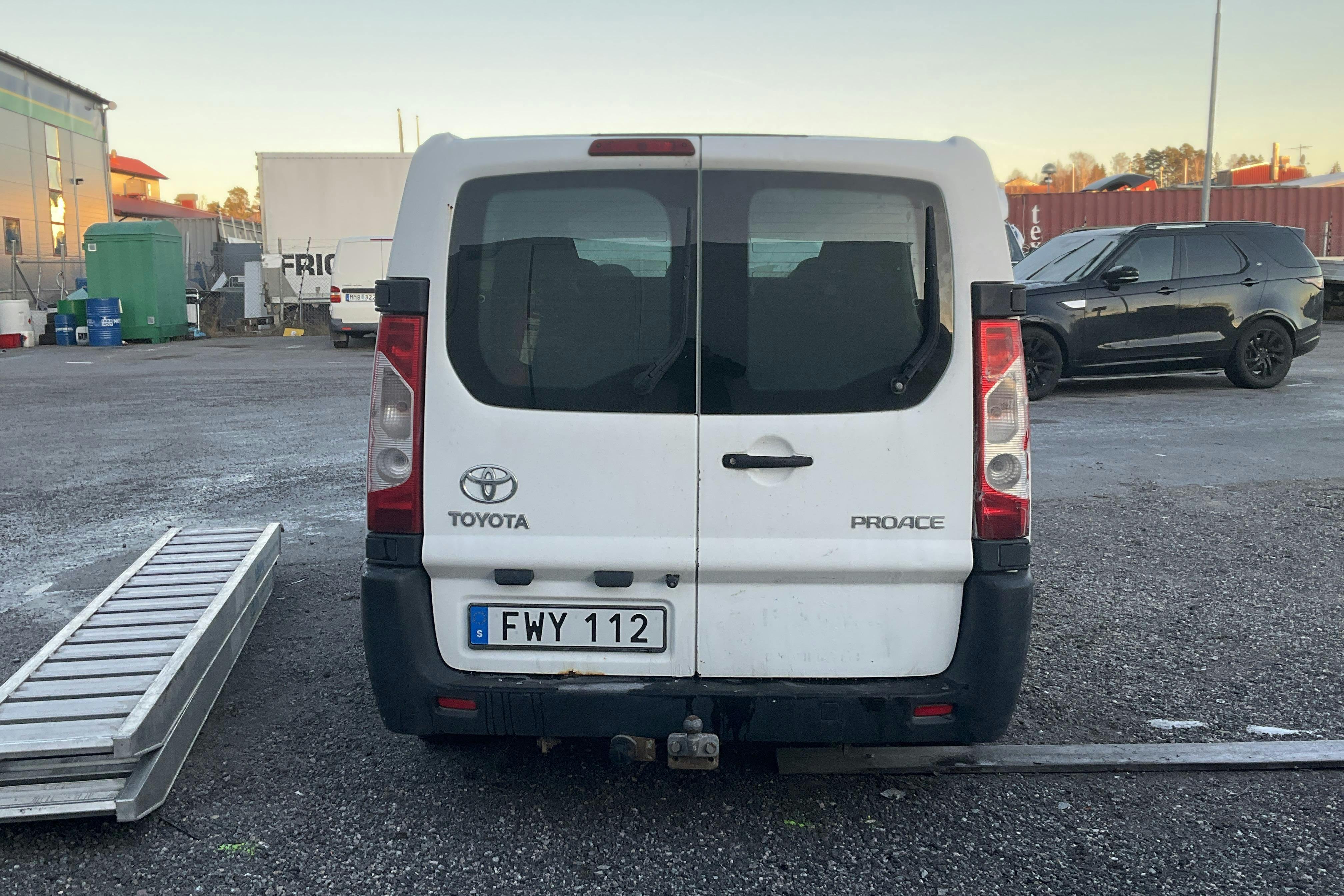 Toyota PROACE 2.0 D-4D (128hk) - 239 240 km - Käsitsi - valge - 2014