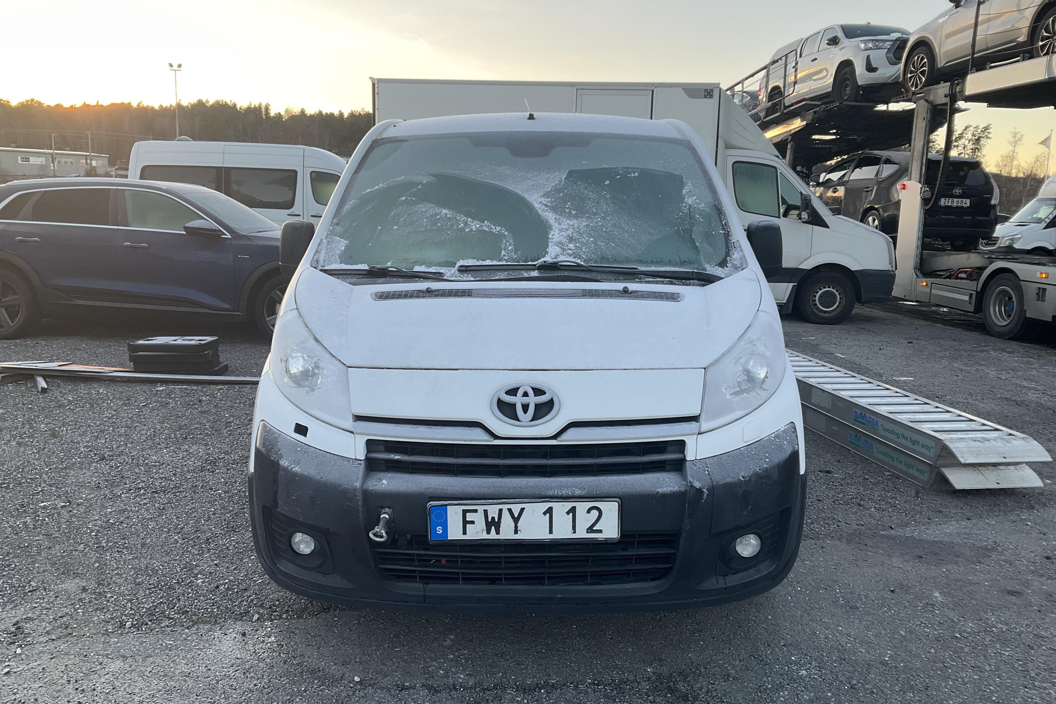 Toyota PROACE 2.0 D-4D (128hk) - 239 240 km - Käsitsi - valge - 2014